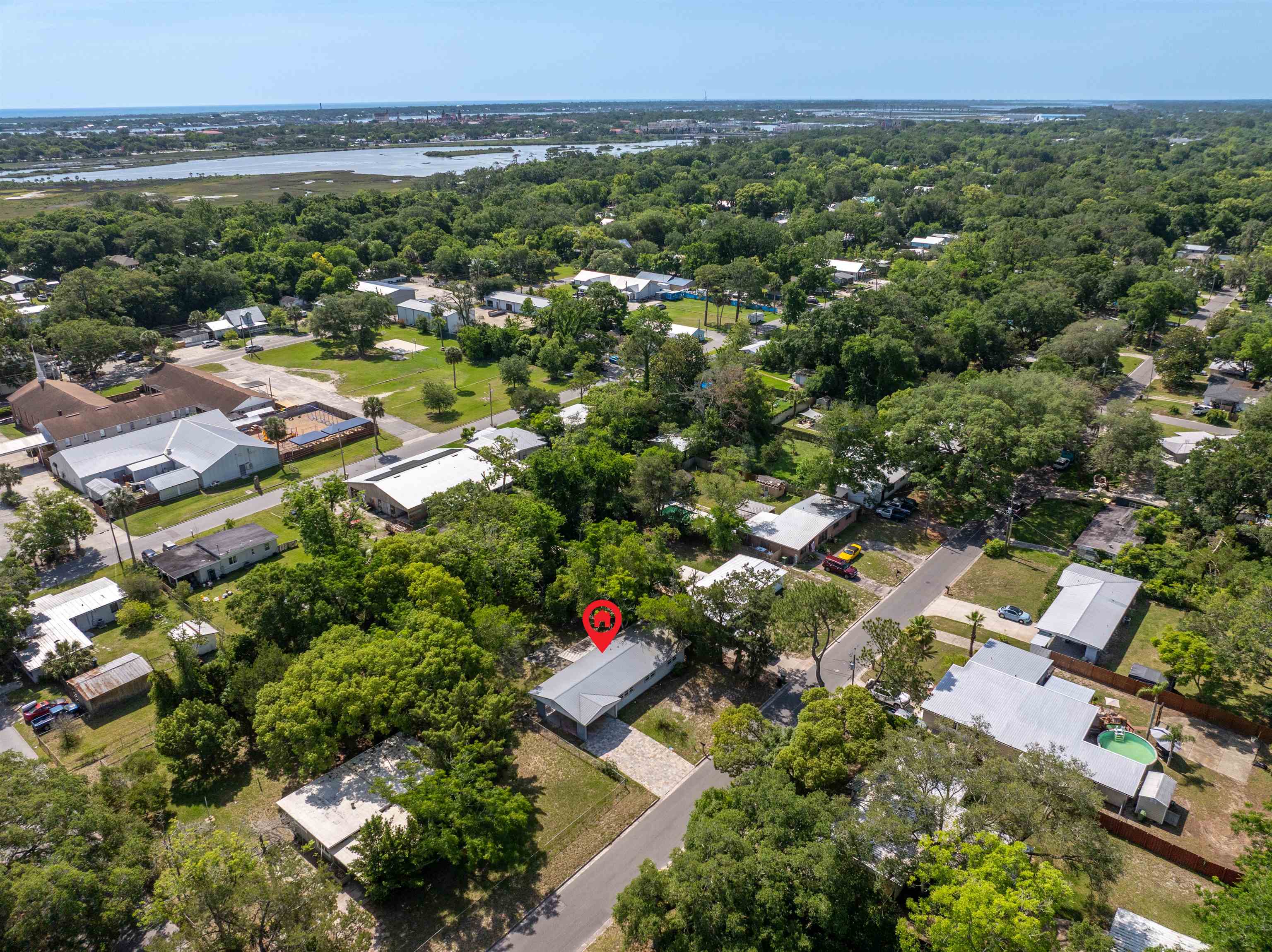 Image 5 of 35 For 227 Whitney Street N