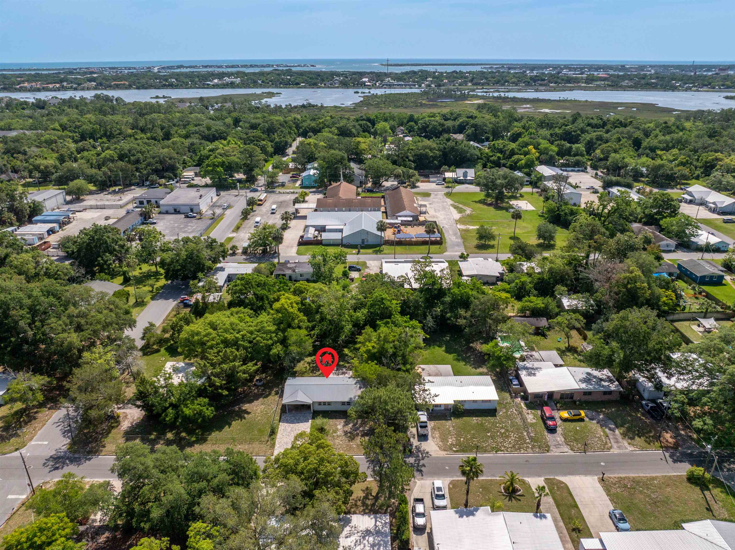 Image 8 of 35 For 227 Whitney Street N