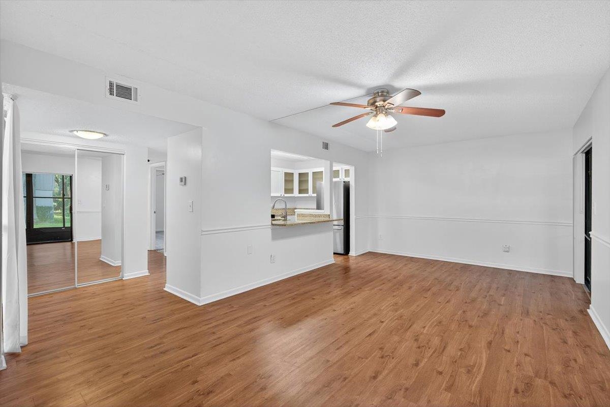 Image 10 of 31 For 19 Alcira Ct