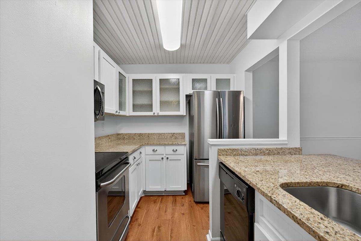 Image 12 of 31 For 19 Alcira Ct