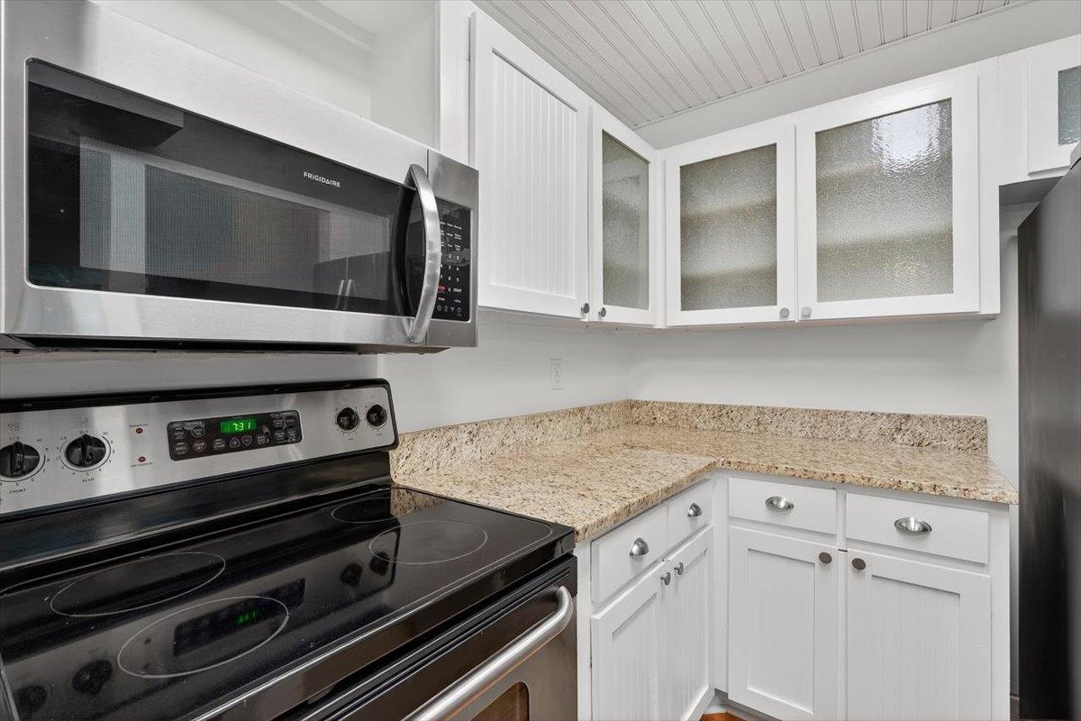 Image 13 of 31 For 19 Alcira Ct