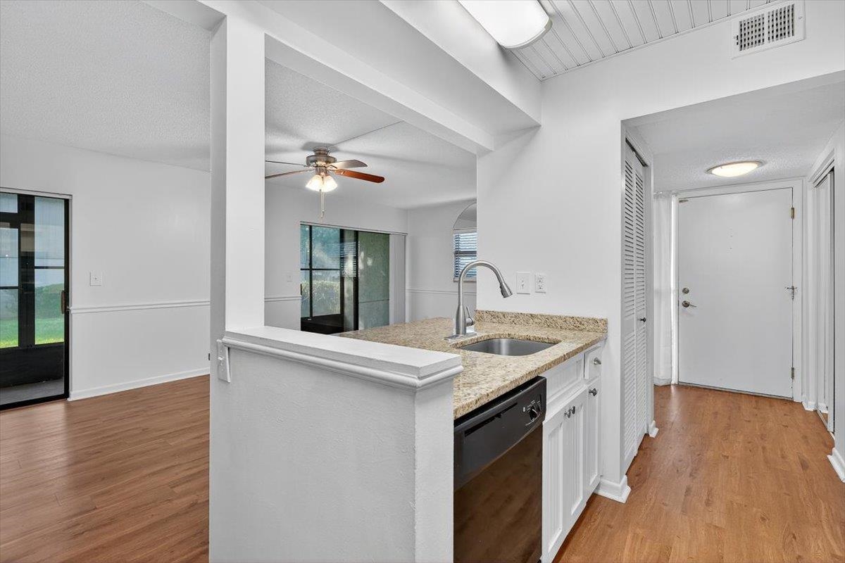 Image 14 of 31 For 19 Alcira Ct