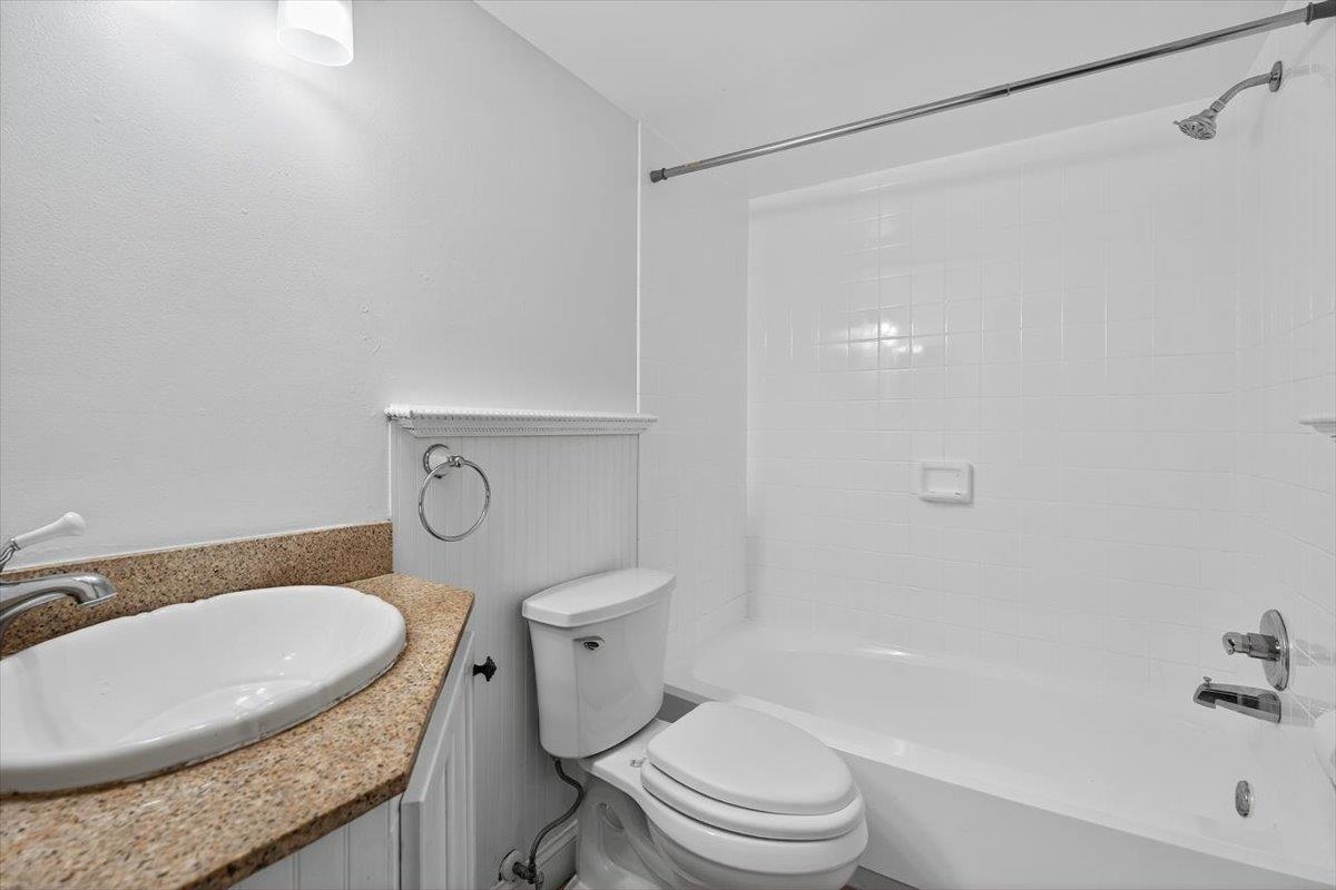 Image 16 of 31 For 19 Alcira Ct