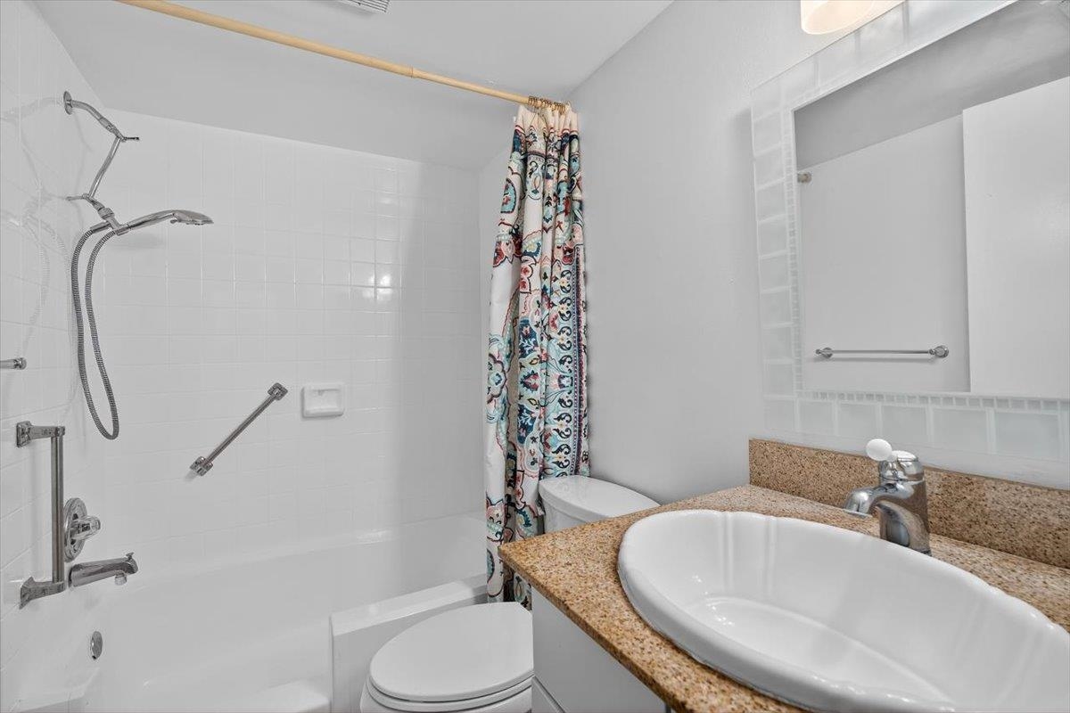 Image 17 of 31 For 19 Alcira Ct