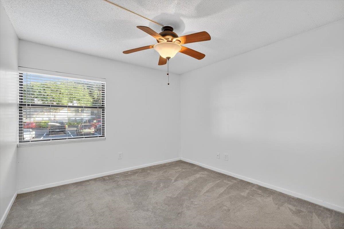 Image 18 of 31 For 19 Alcira Ct