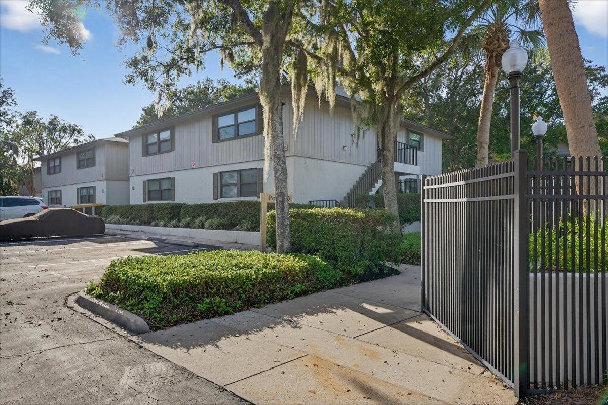 Image 4 of 31 For 19 Alcira Ct