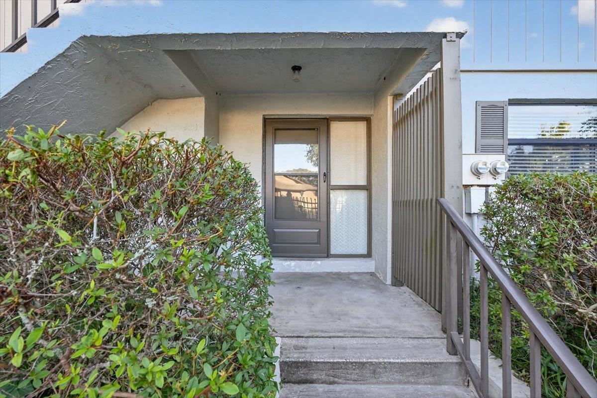 Image 5 of 31 For 19 Alcira Ct