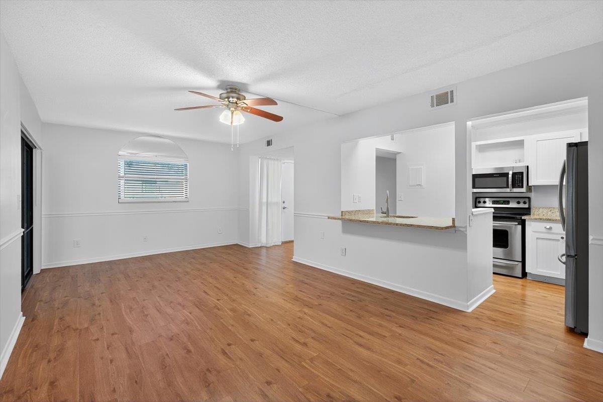 Image 6 of 31 For 19 Alcira Ct