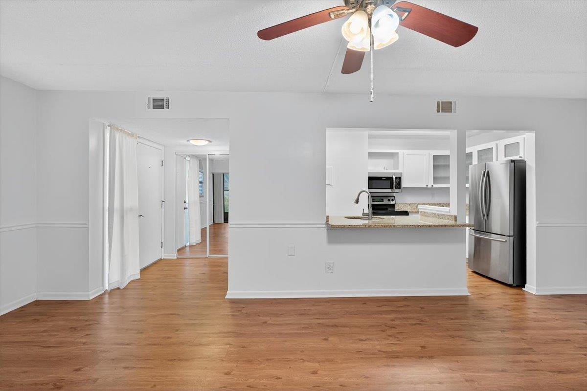 Image 7 of 31 For 19 Alcira Ct