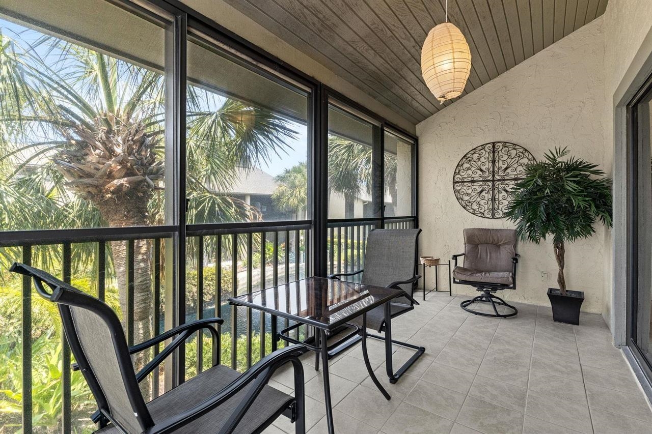 Image 12 of 42 For 66 Village Las Palmas Cir