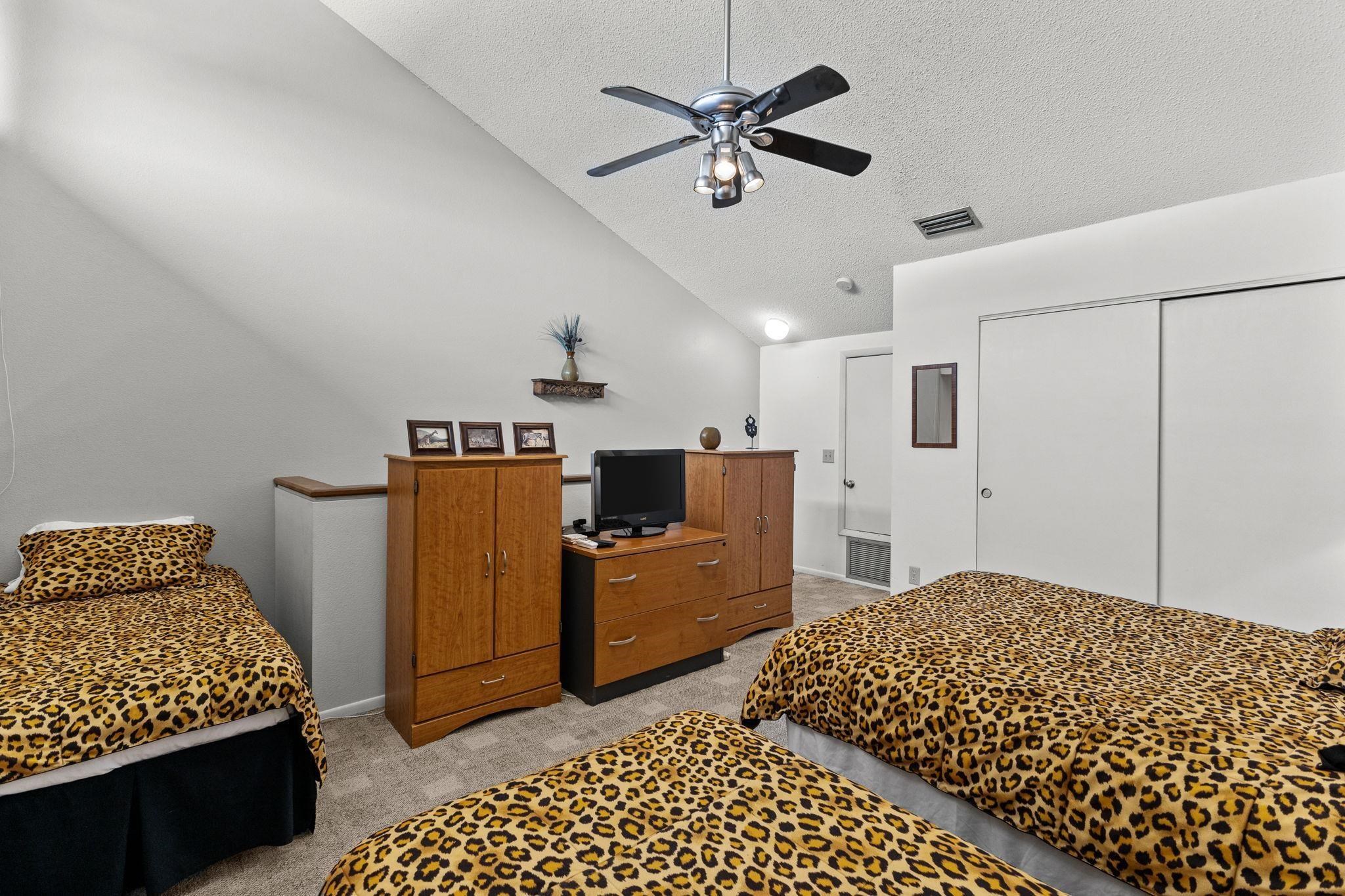 Image 15 of 42 For 66 Village Las Palmas Cir