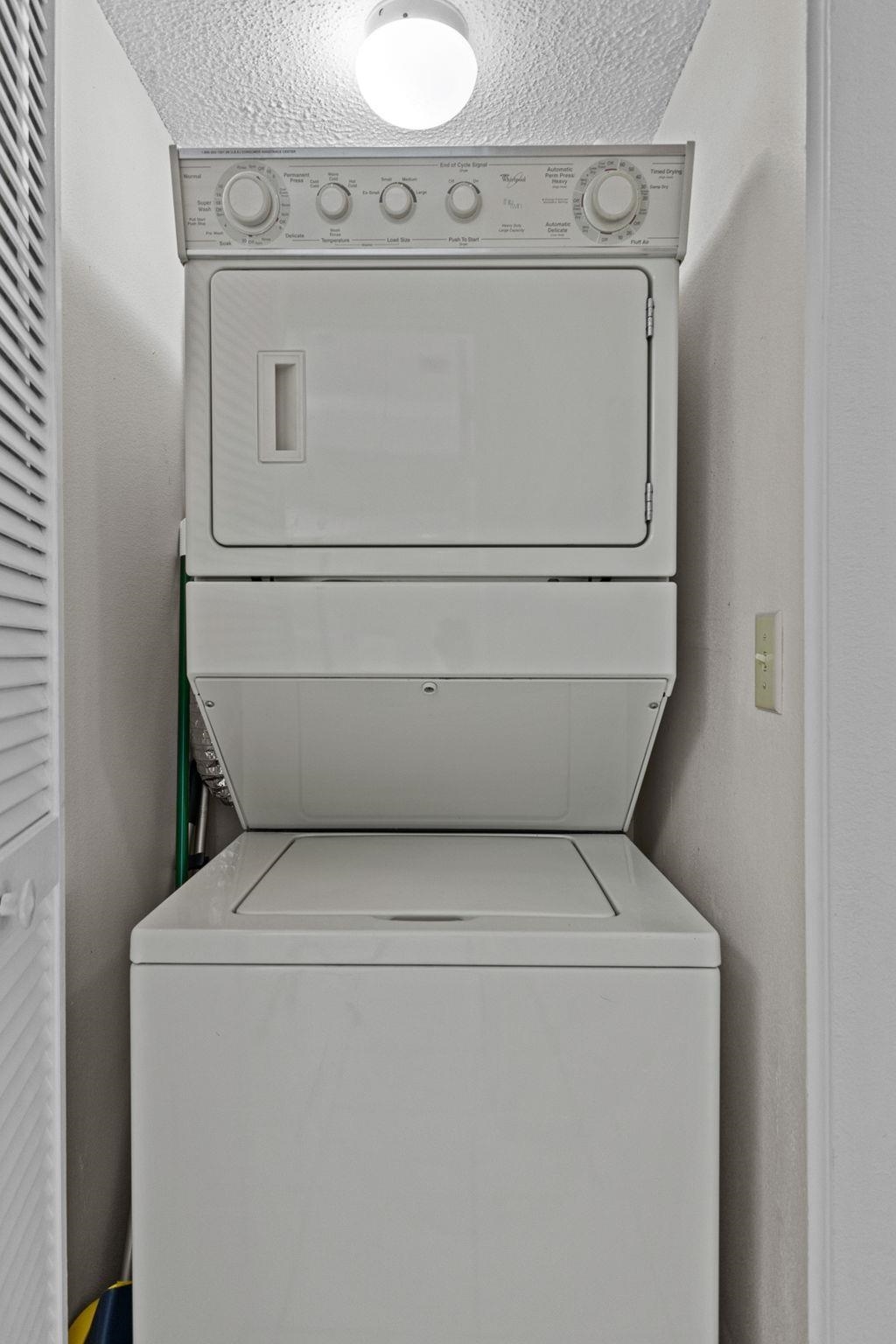 Image 22 of 42 For 66 Village Las Palmas Cir