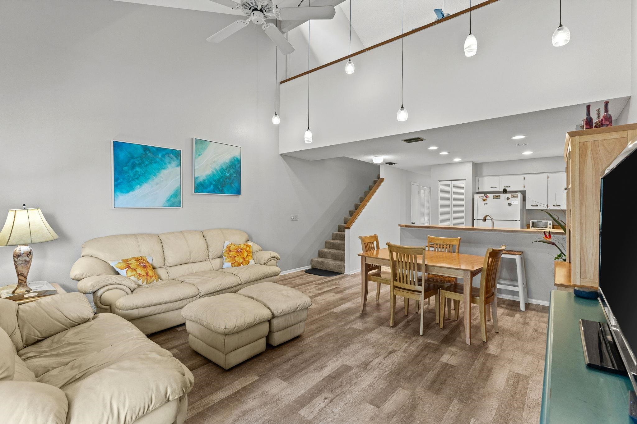 Image 3 of 42 For 66 Village Las Palmas Cir