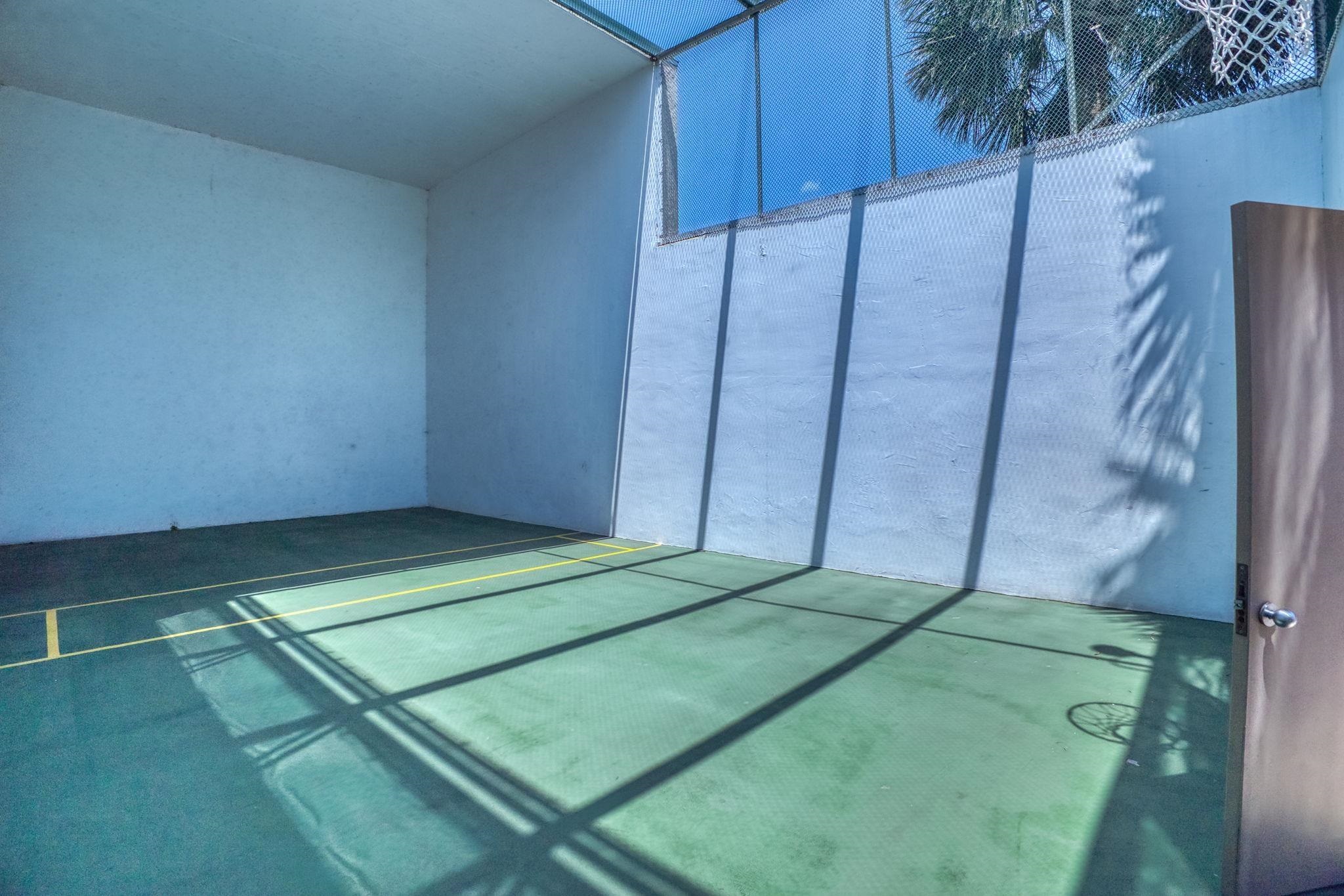 Image 32 of 42 For 66 Village Las Palmas Cir