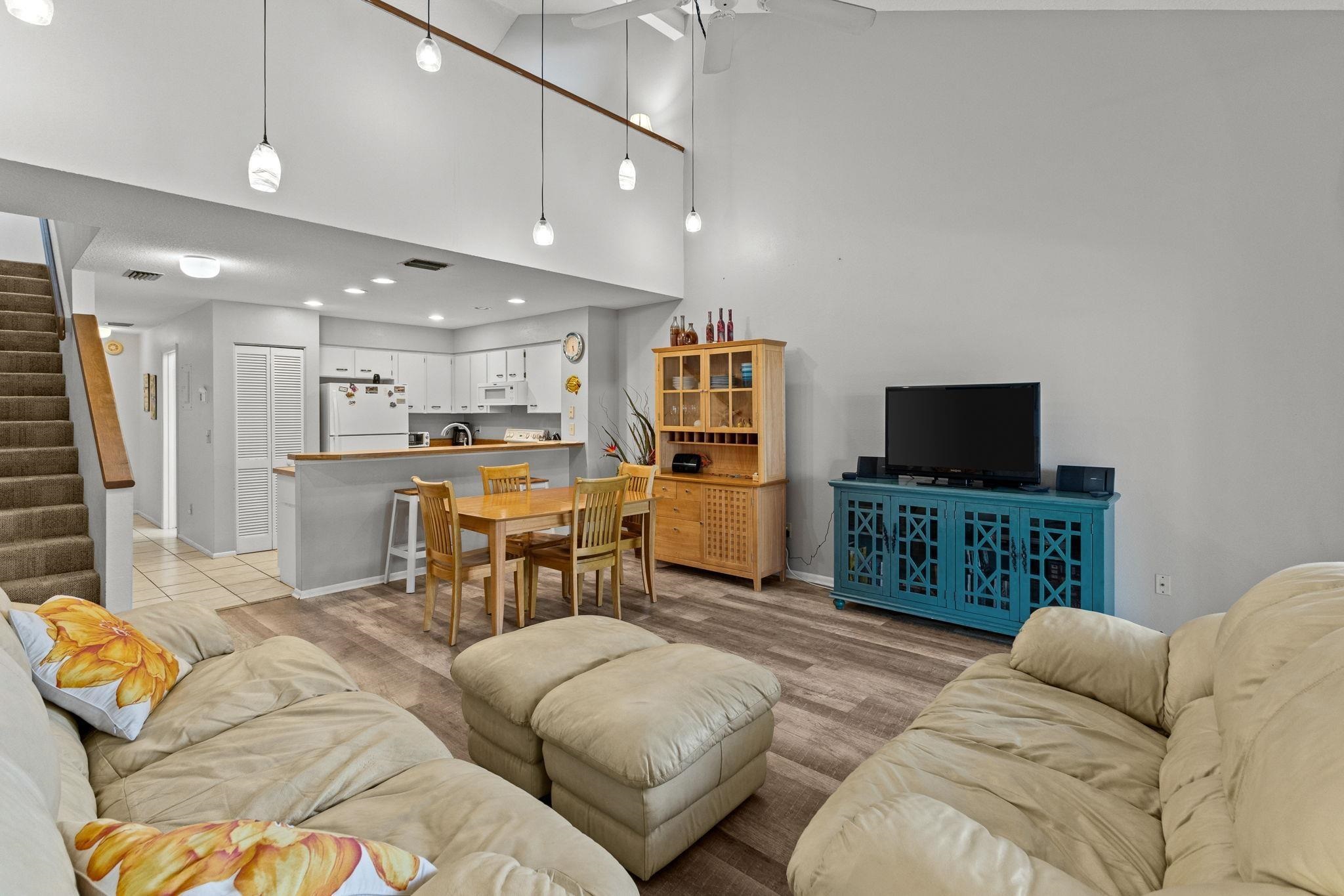 Image 4 of 42 For 66 Village Las Palmas Cir