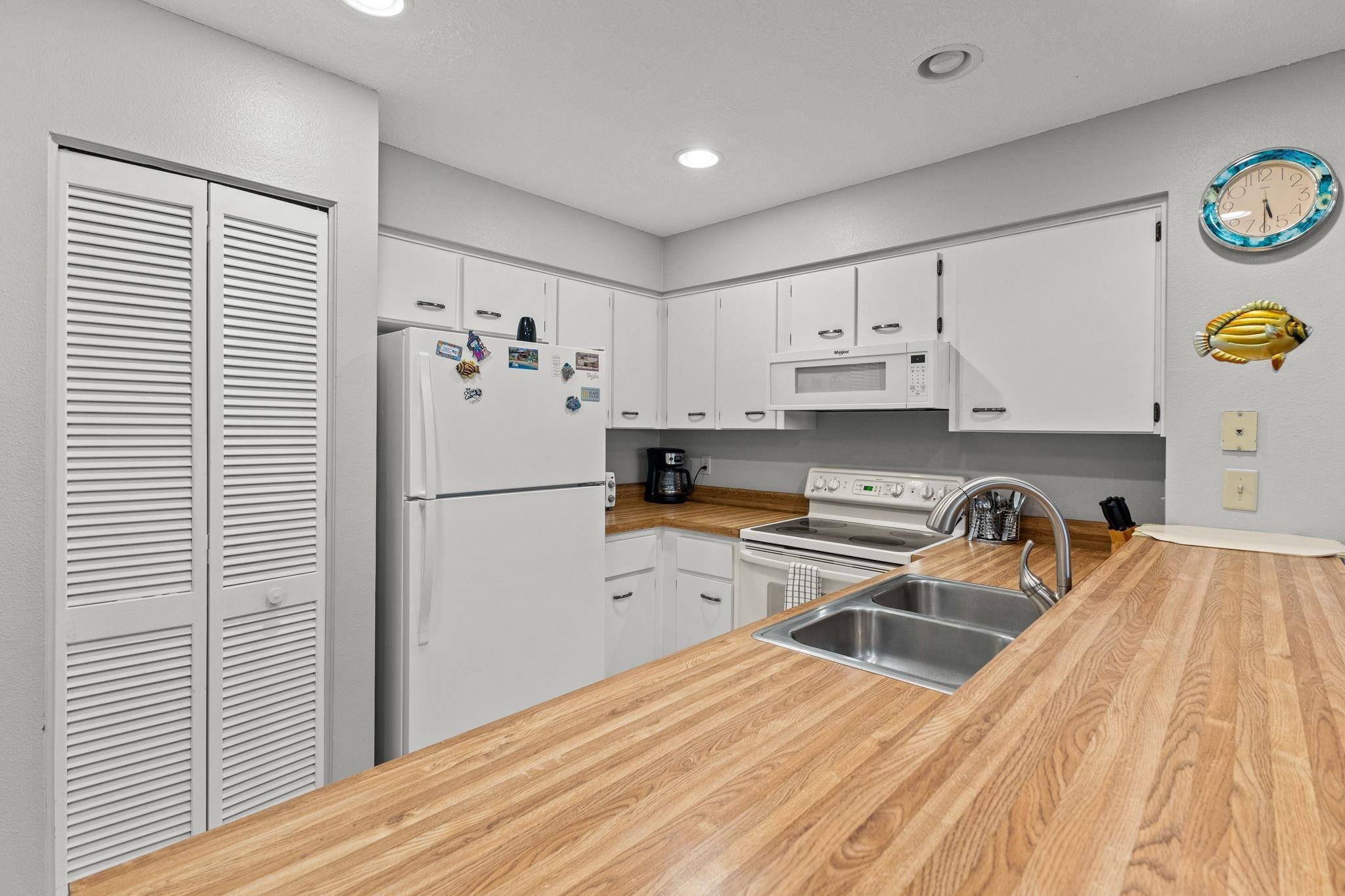 Image 8 of 42 For 66 Village Las Palmas Cir