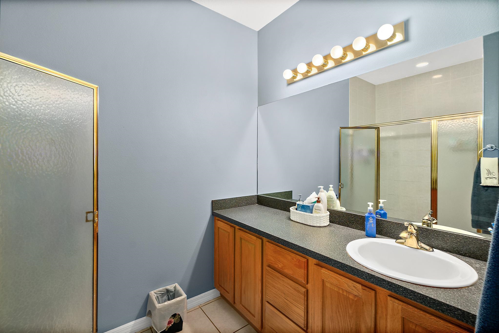 Image 23 of 47 For 43 Llewellyn Trl