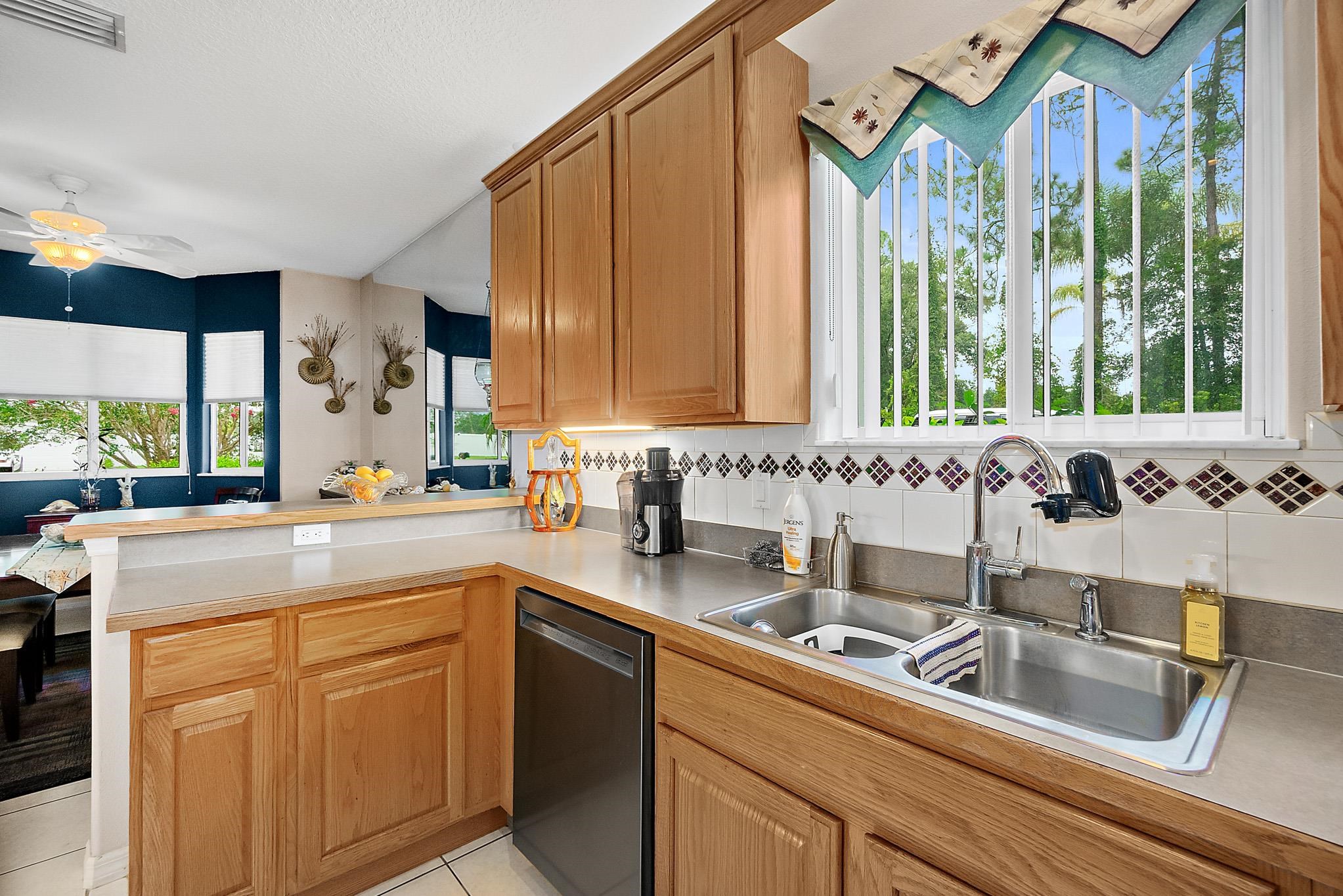 Image 33 of 47 For 43 Llewellyn Trl