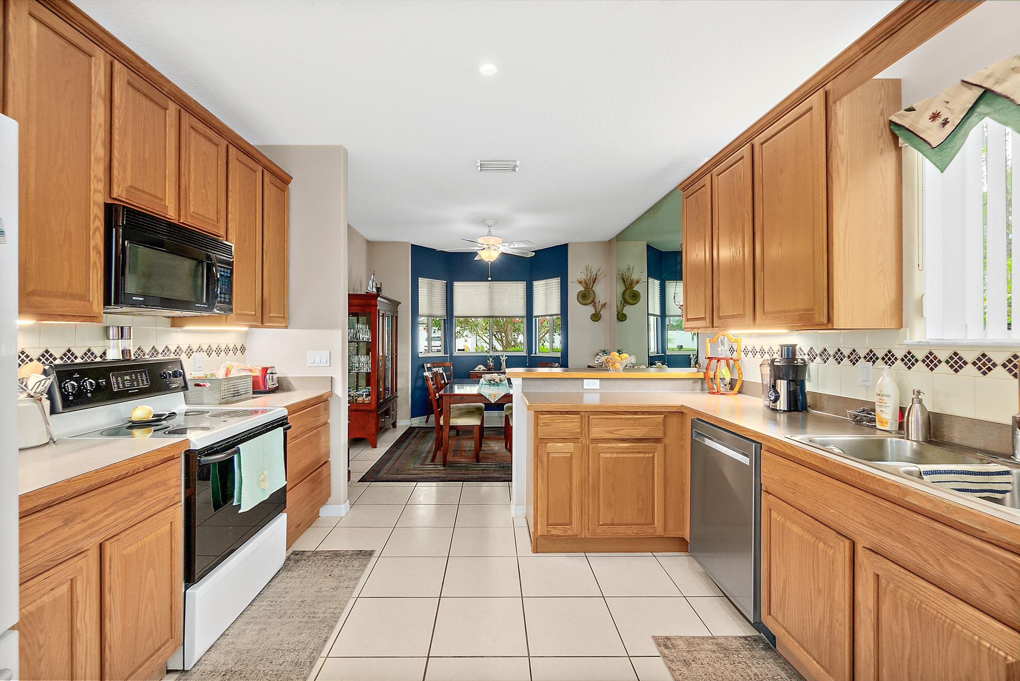 Image 37 of 47 For 43 Llewellyn Trl