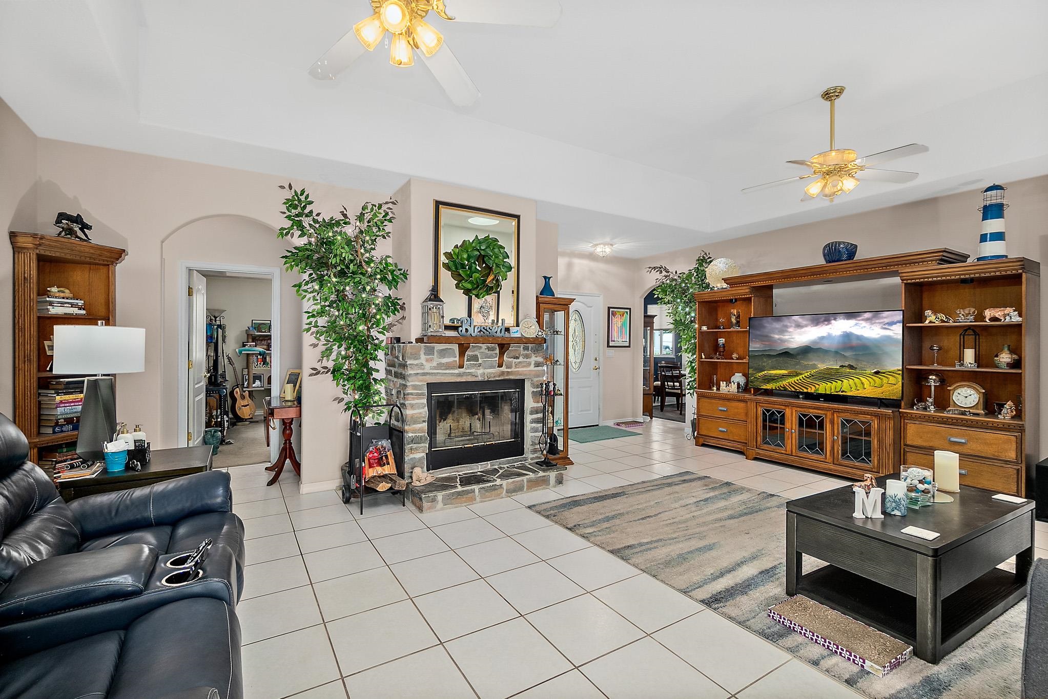 Image 41 of 47 For 43 Llewellyn Trl