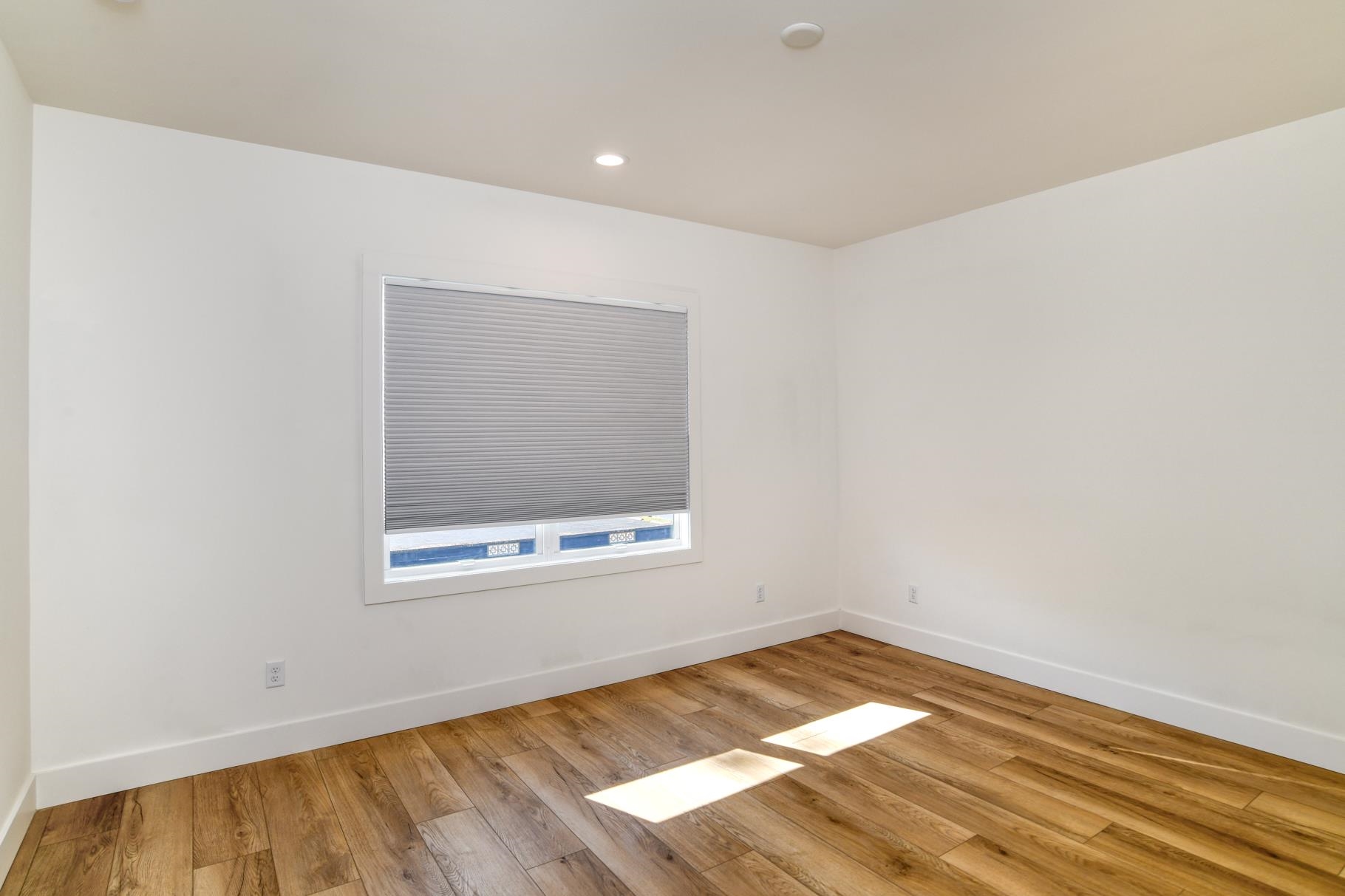 Image 19 of 44 For 7 Sebastian Ave.  D