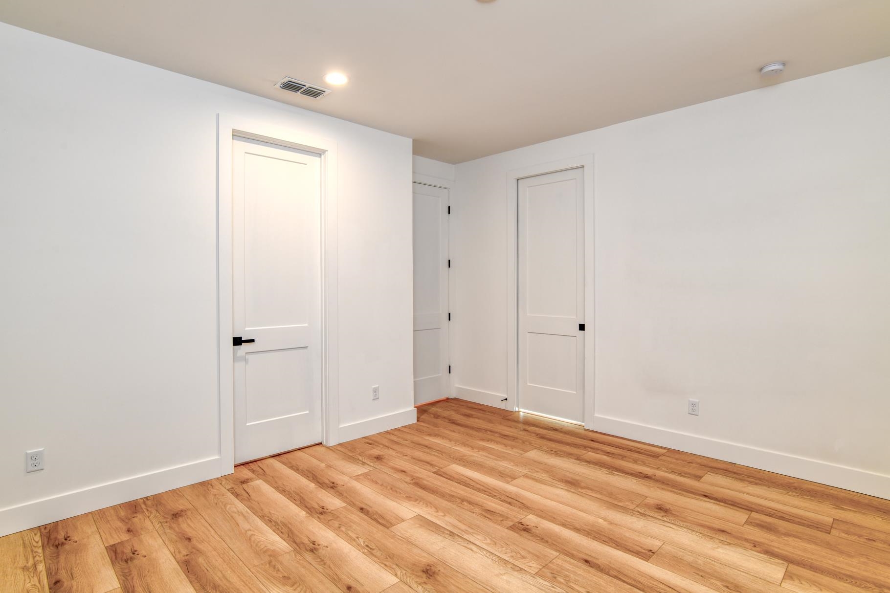 Image 20 of 44 For 7 Sebastian Ave.  D