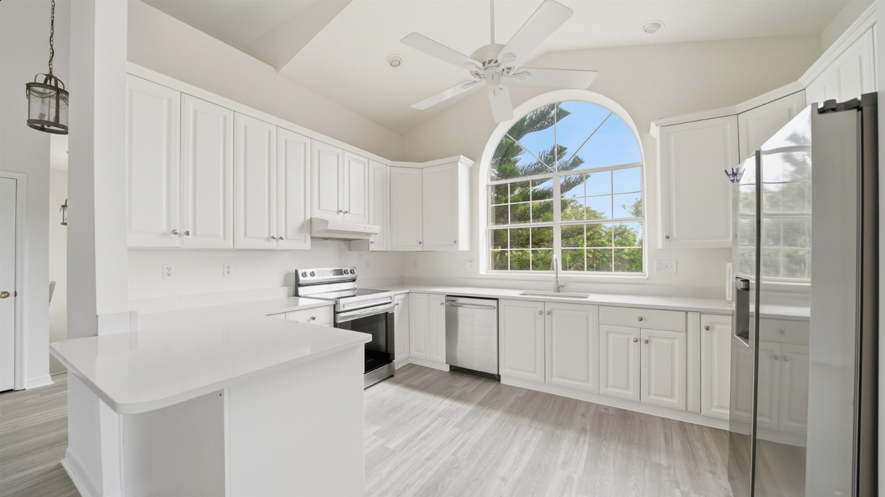 Image 12 of 73 For 300 Riverside Blvd