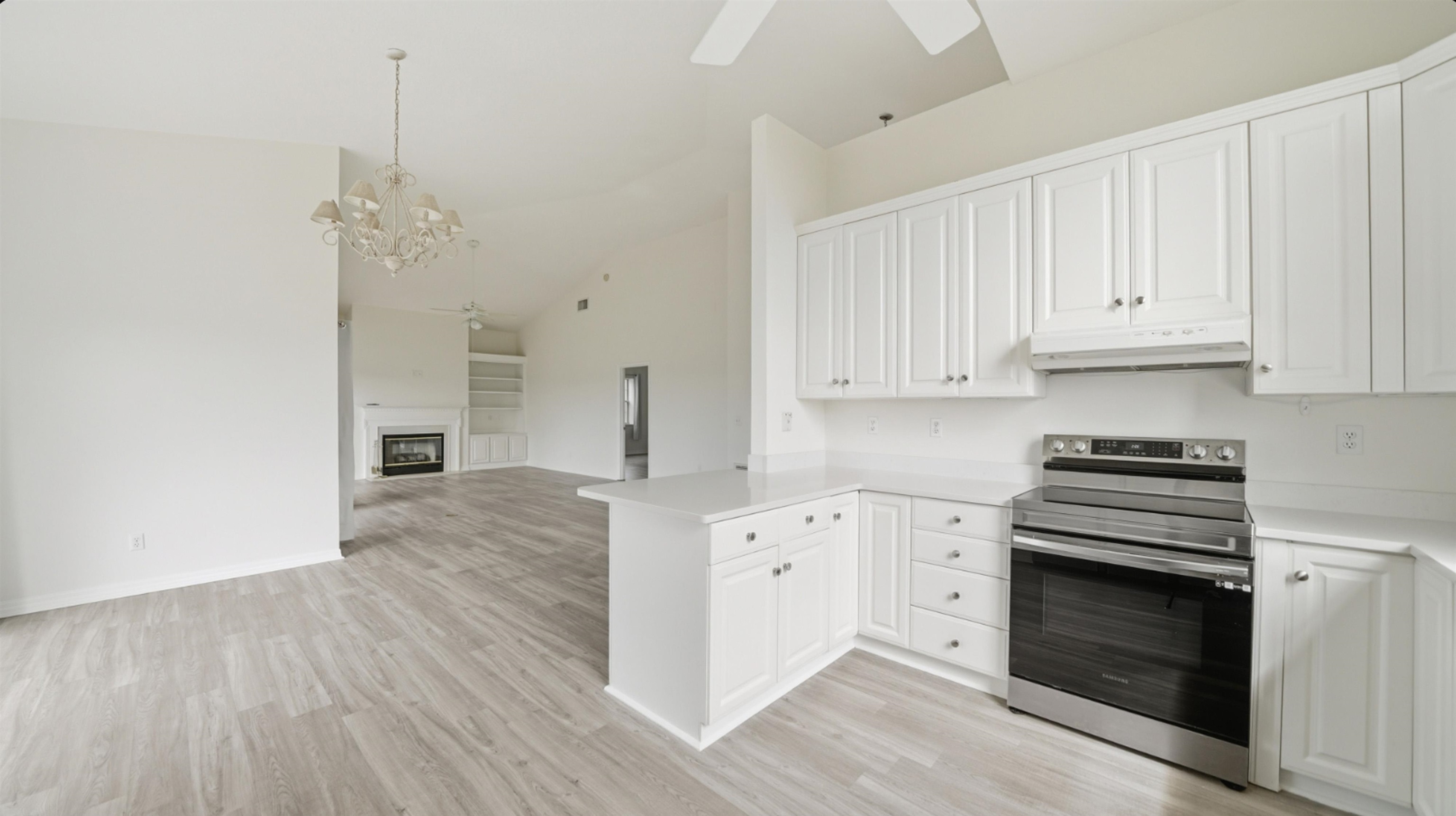 Image 14 of 73 For 300 Riverside Blvd