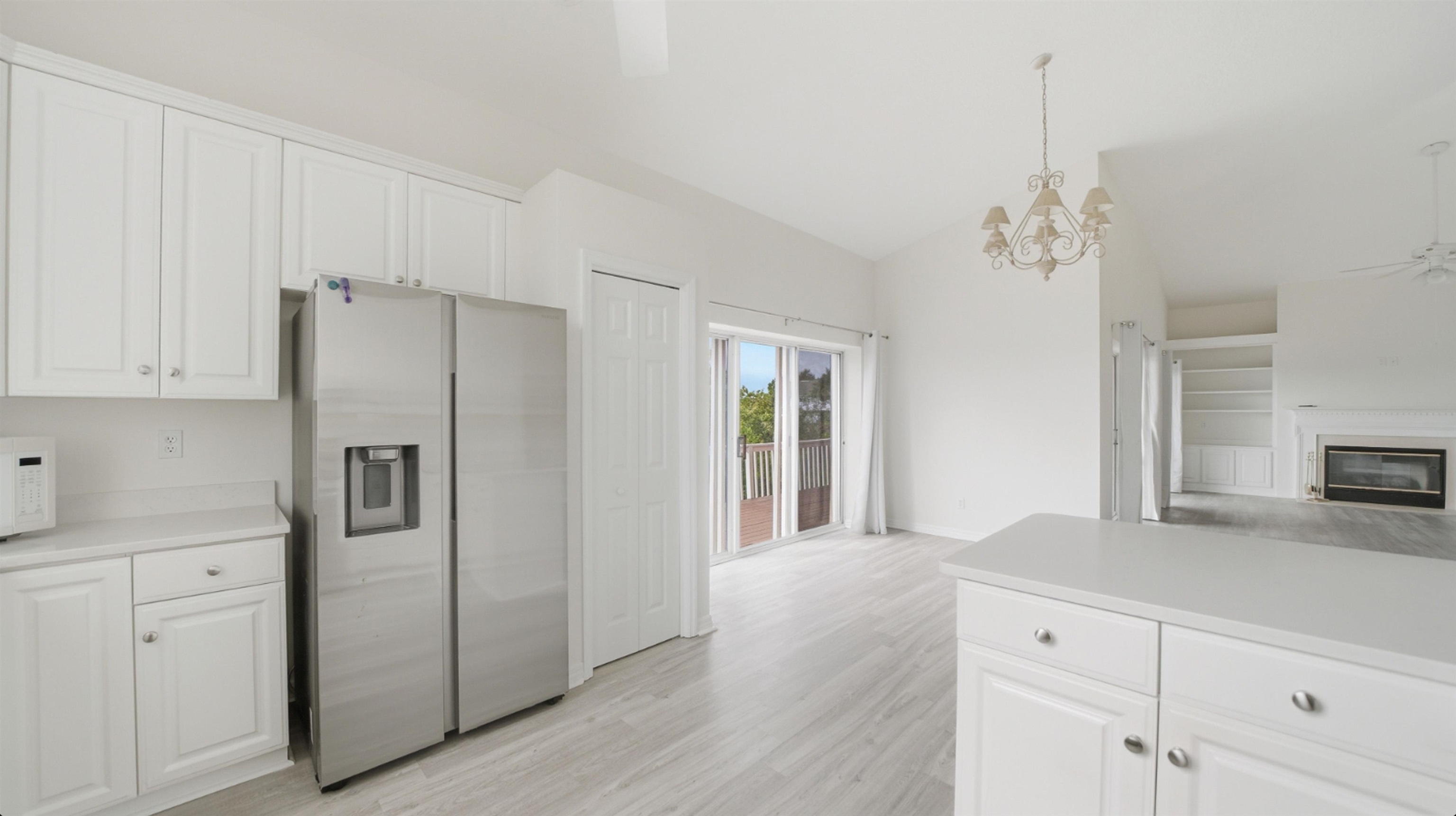 Image 15 of 73 For 300 Riverside Blvd