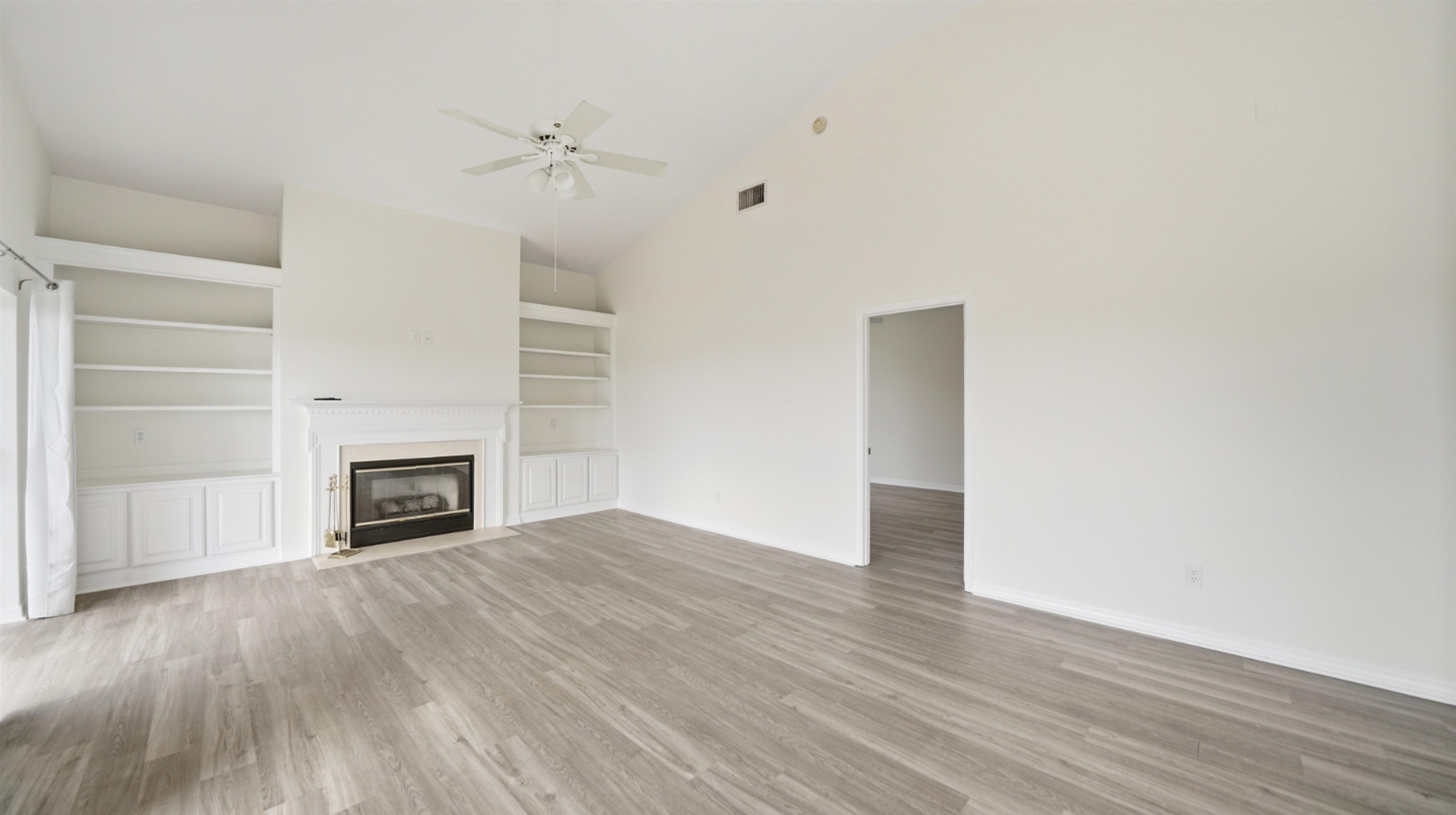 Image 17 of 73 For 300 Riverside Blvd