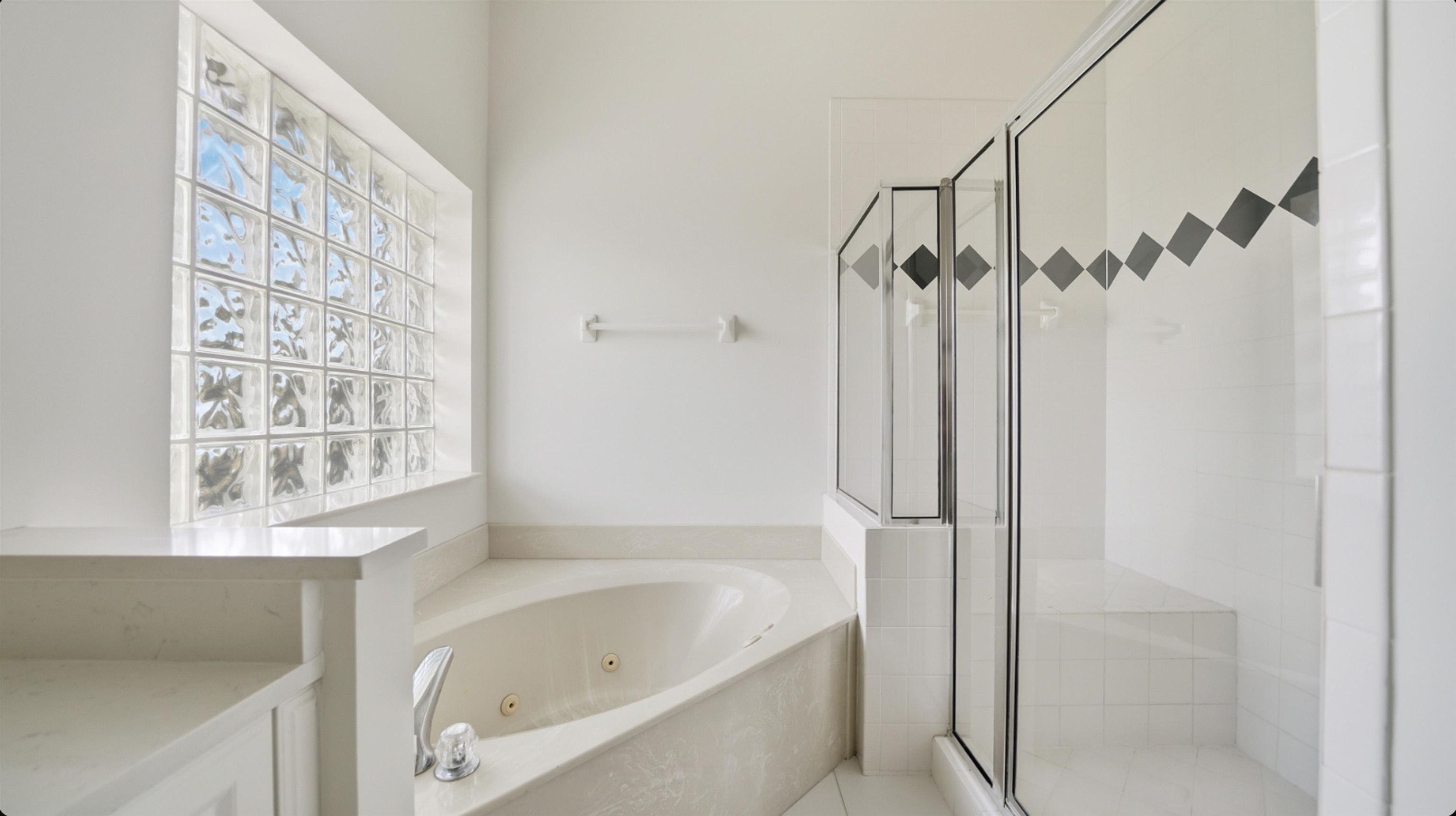 Image 23 of 73 For 300 Riverside Blvd