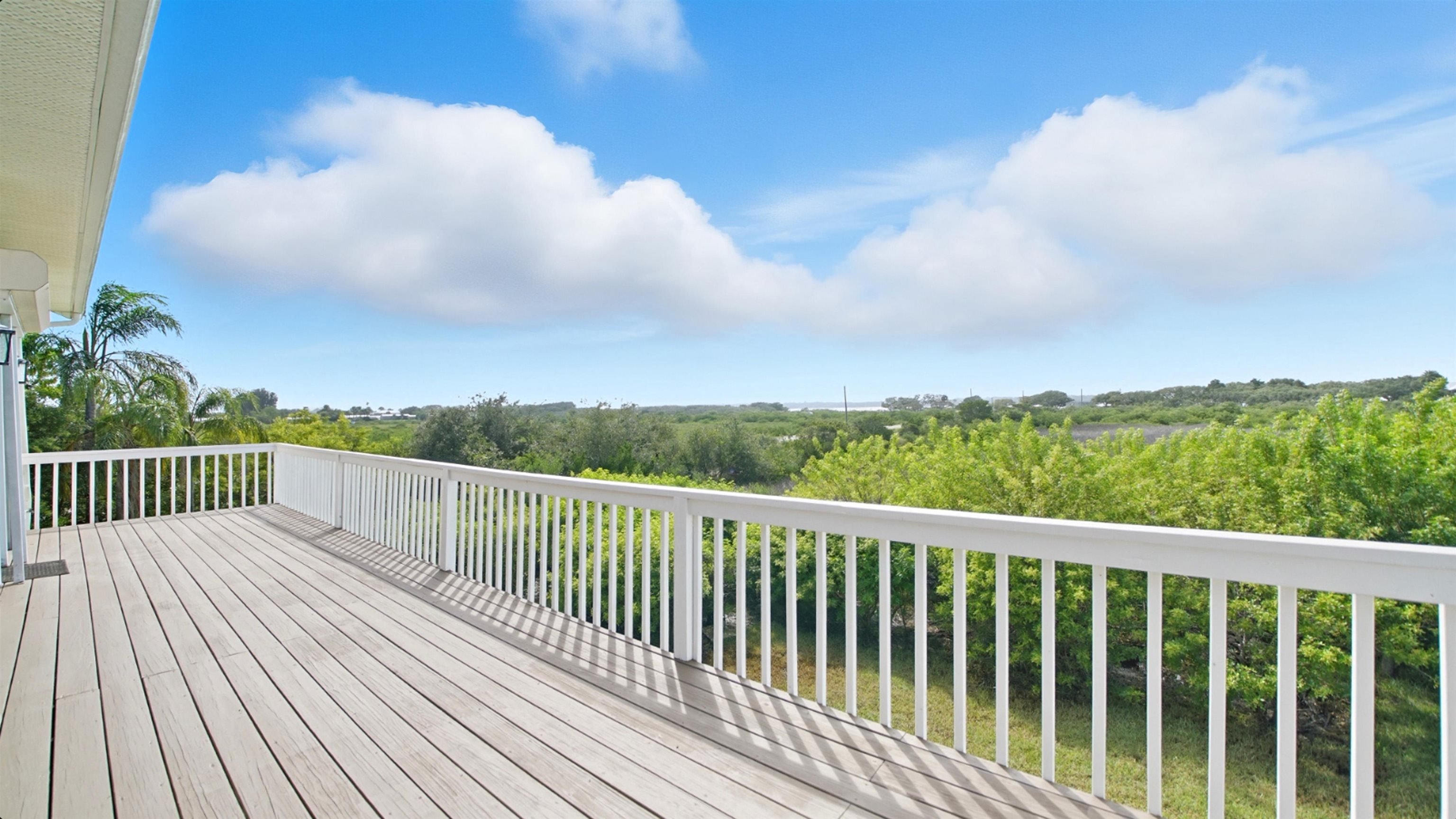 Image 30 of 73 For 300 Riverside Blvd