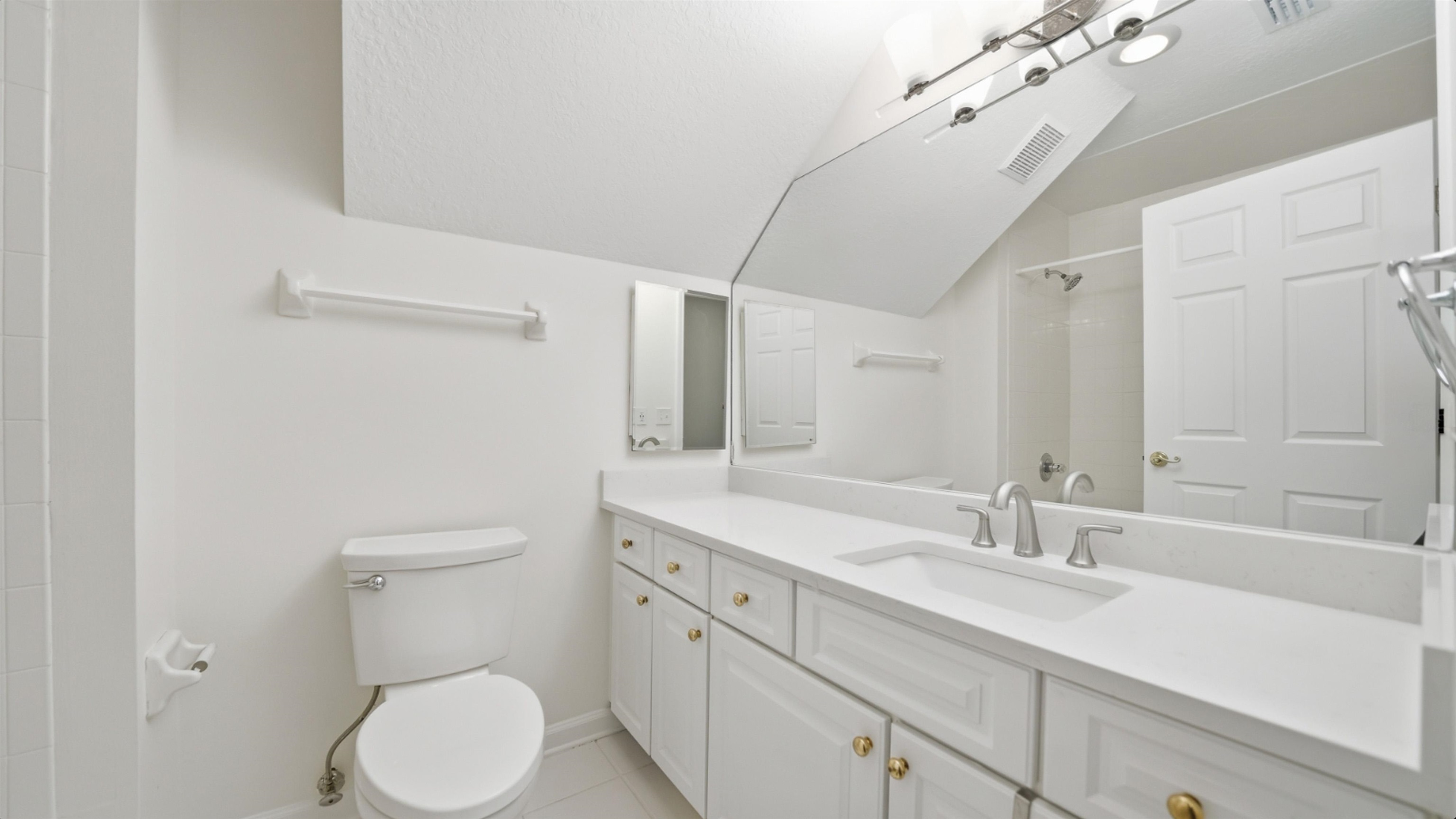 Image 43 of 73 For 300 Riverside Blvd