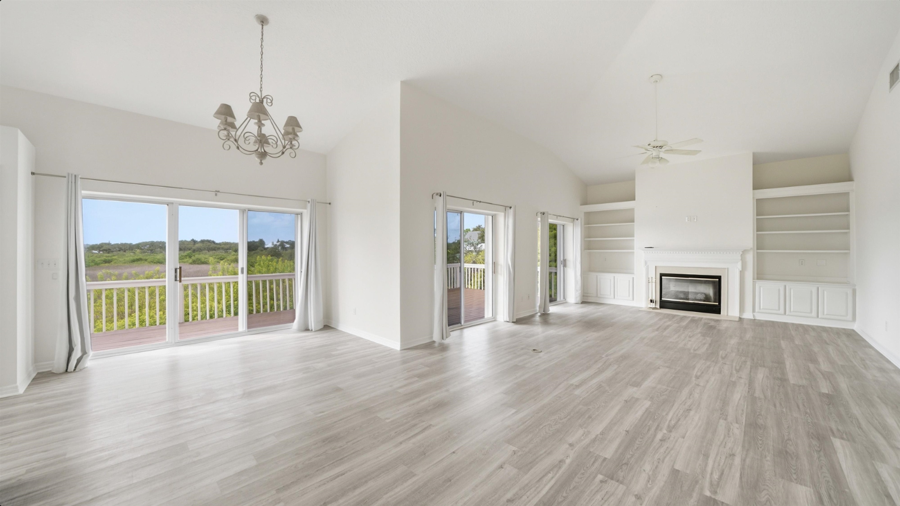 Image 7 of 73 For 300 Riverside Blvd