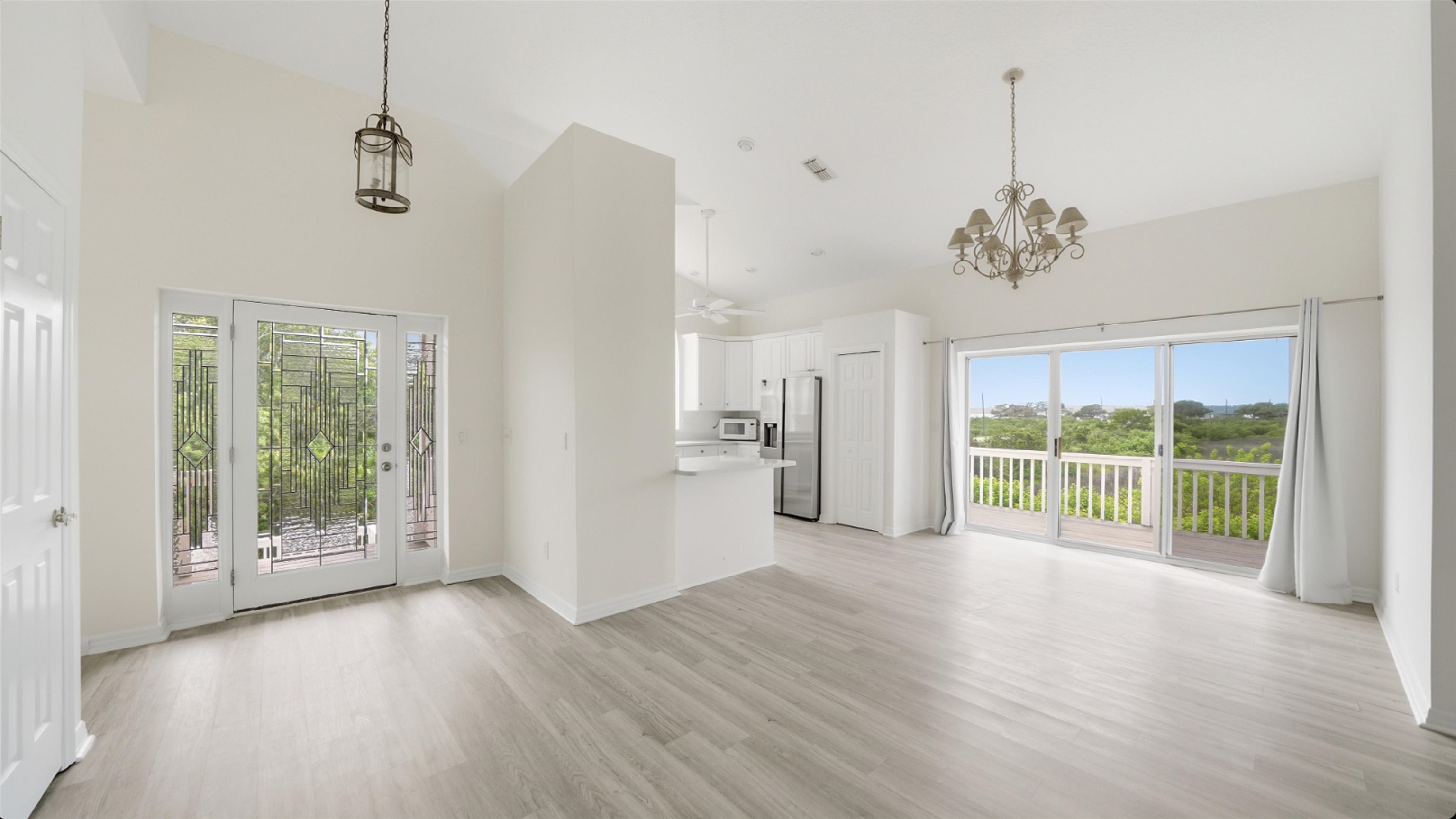 Image 8 of 73 For 300 Riverside Blvd