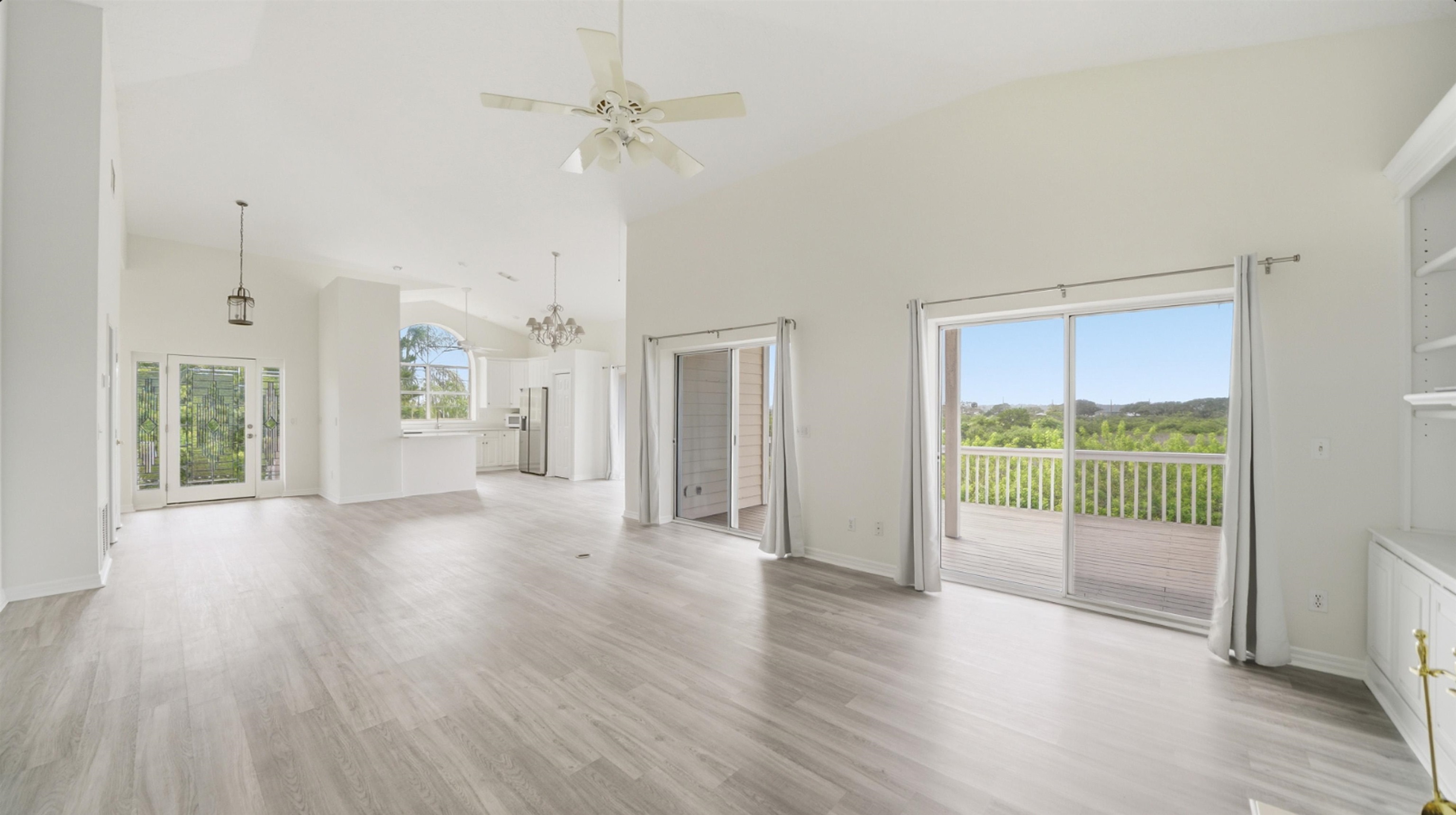 Image 9 of 73 For 300 Riverside Blvd