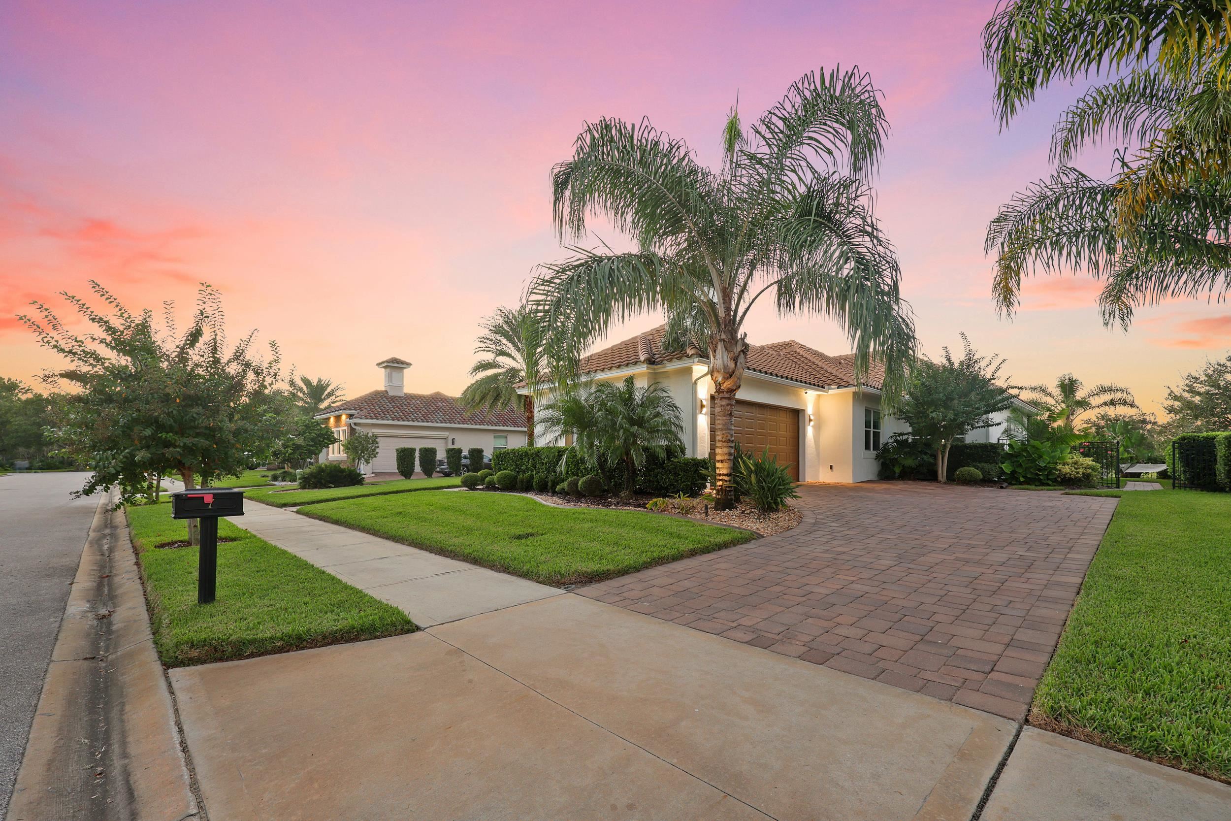 Image 2 of 98 For 7 New Oak Leaf Dr