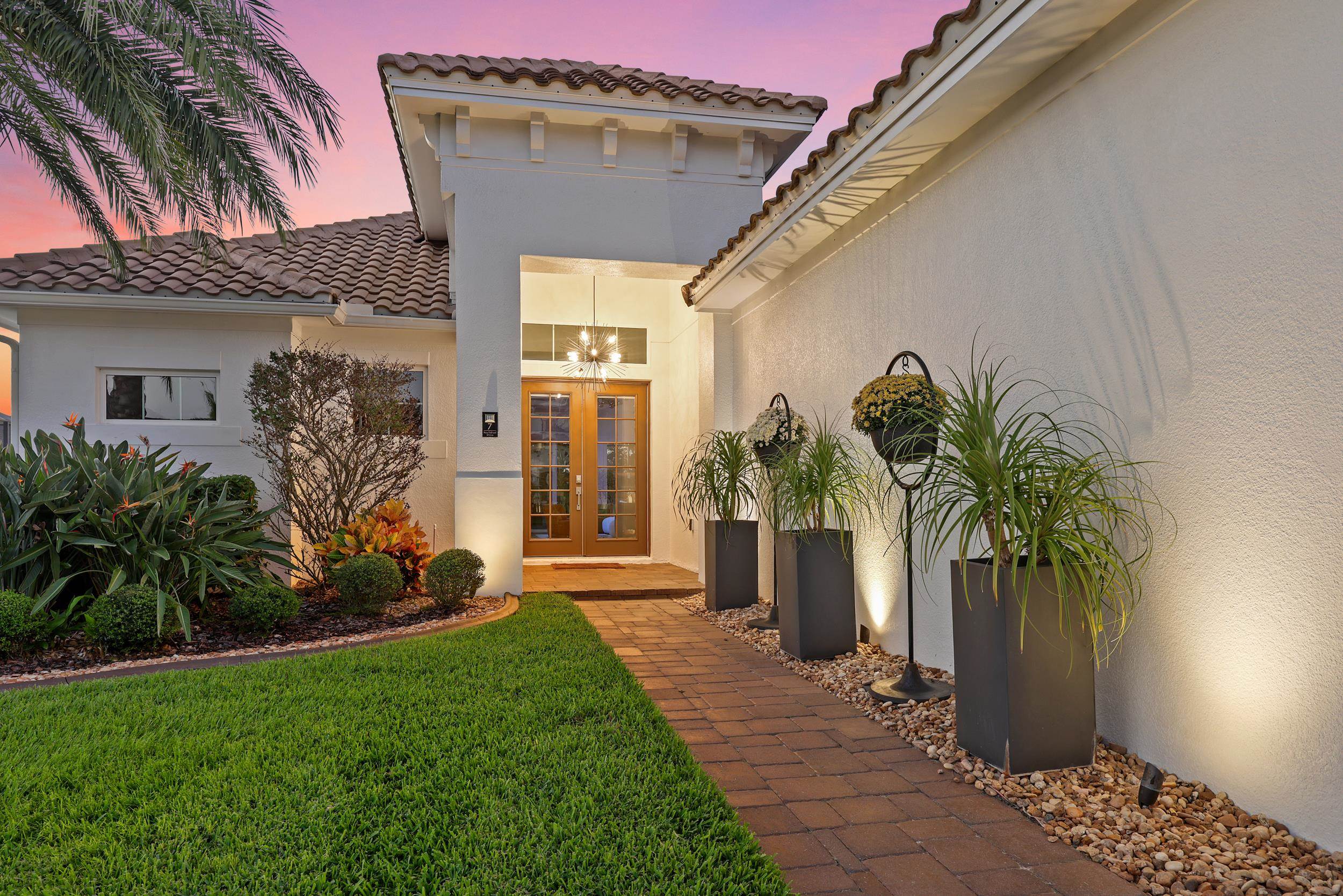 Image 5 of 98 For 7 New Oak Leaf Dr