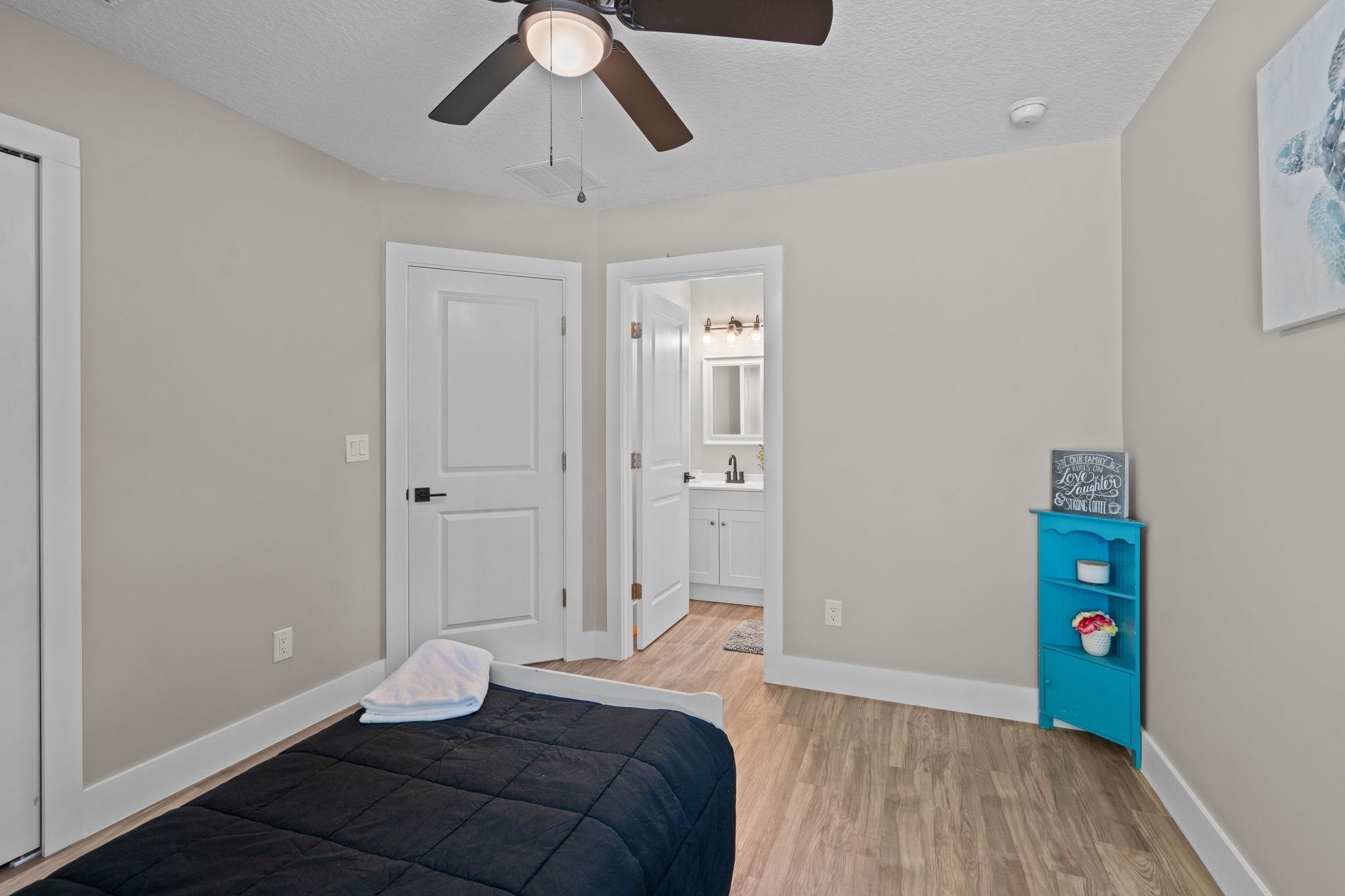 Image 22 of 31 For 808 9th Street W