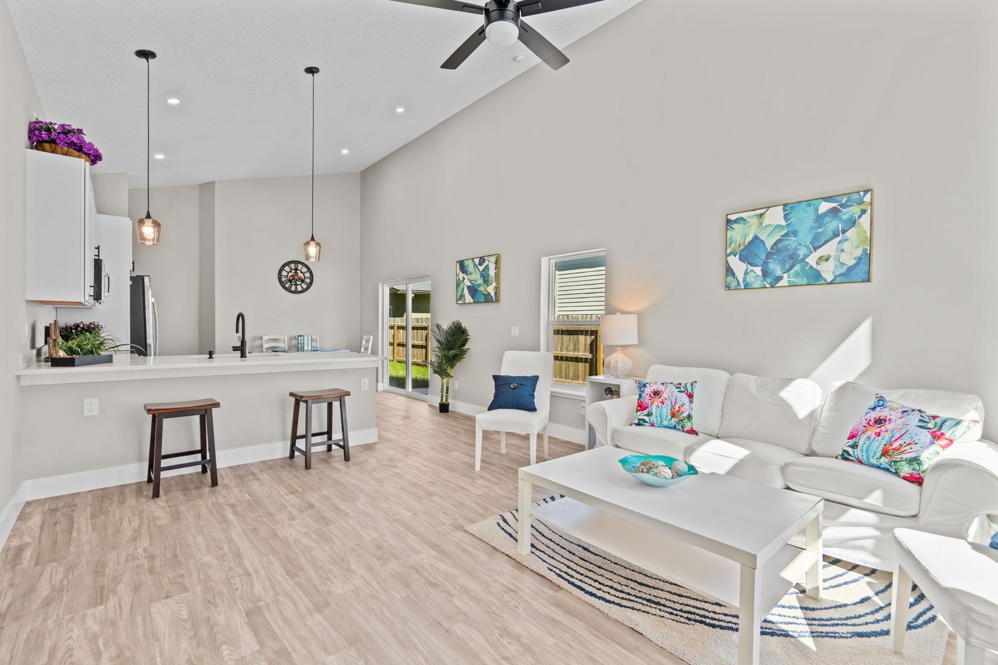 Image 3 of 31 For 808 9th Street W