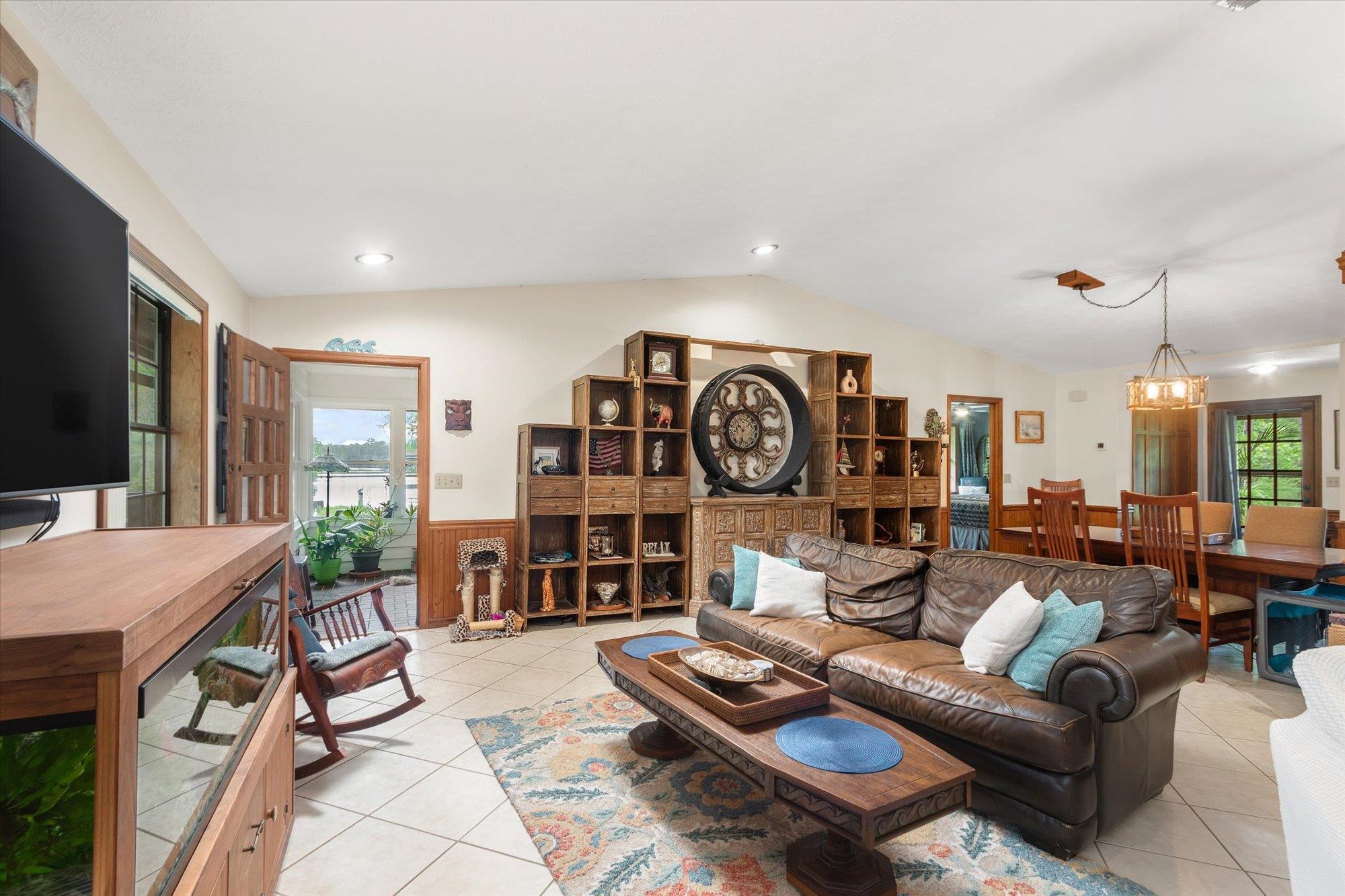 Image 11 of 65 For 2365 E Deerwood Ln