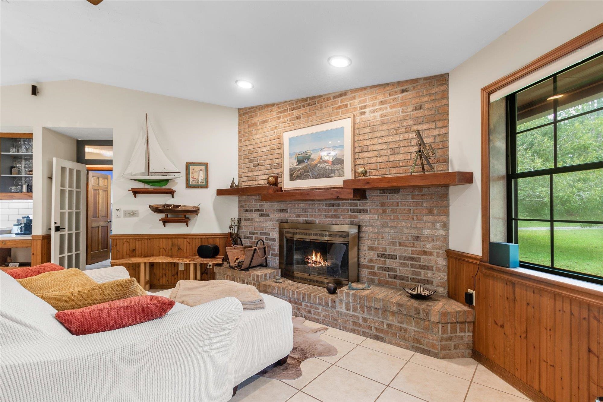 Image 3 of 65 For 2365 E Deerwood Ln