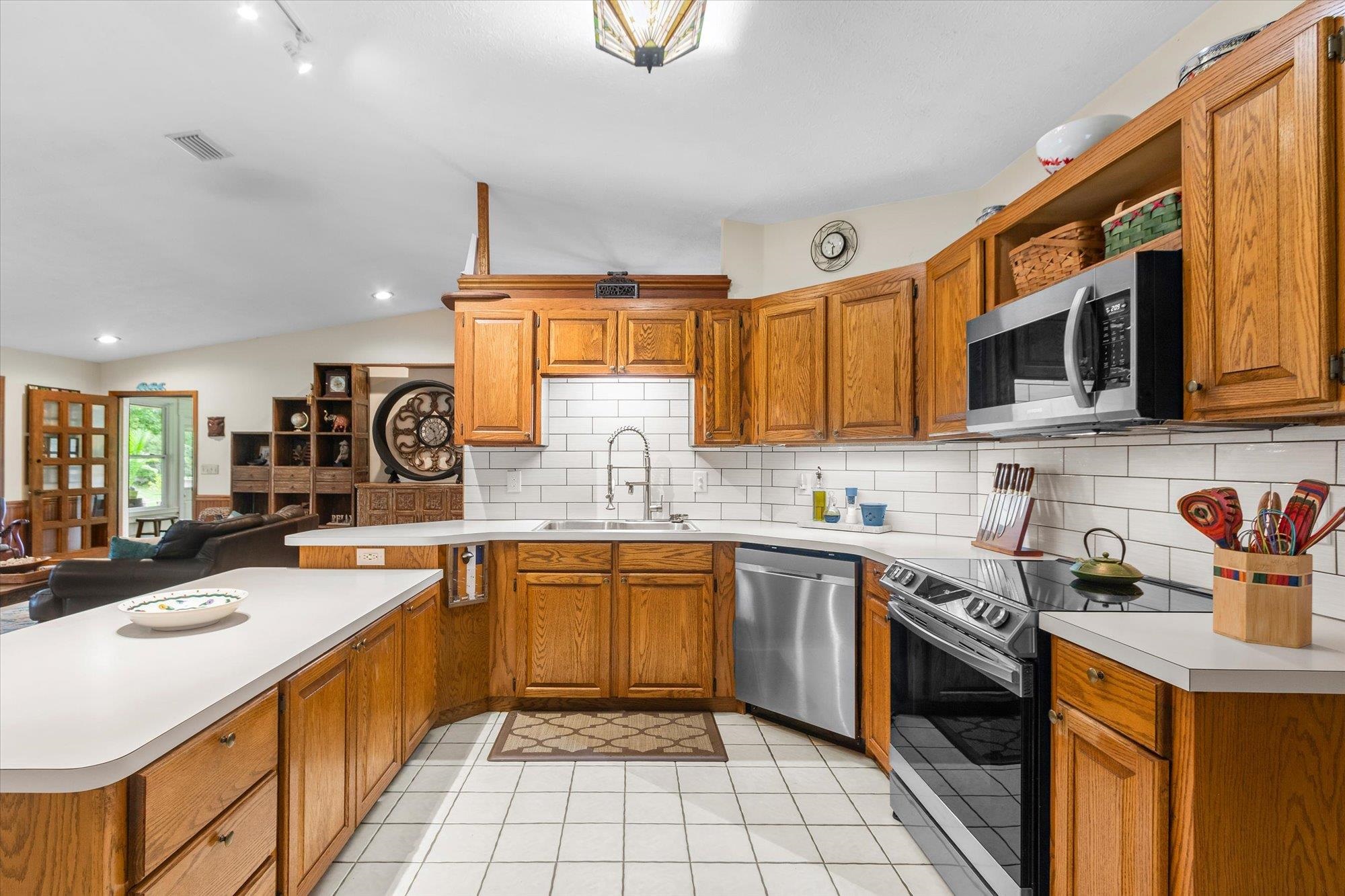 Image 6 of 65 For 2365 E Deerwood Ln