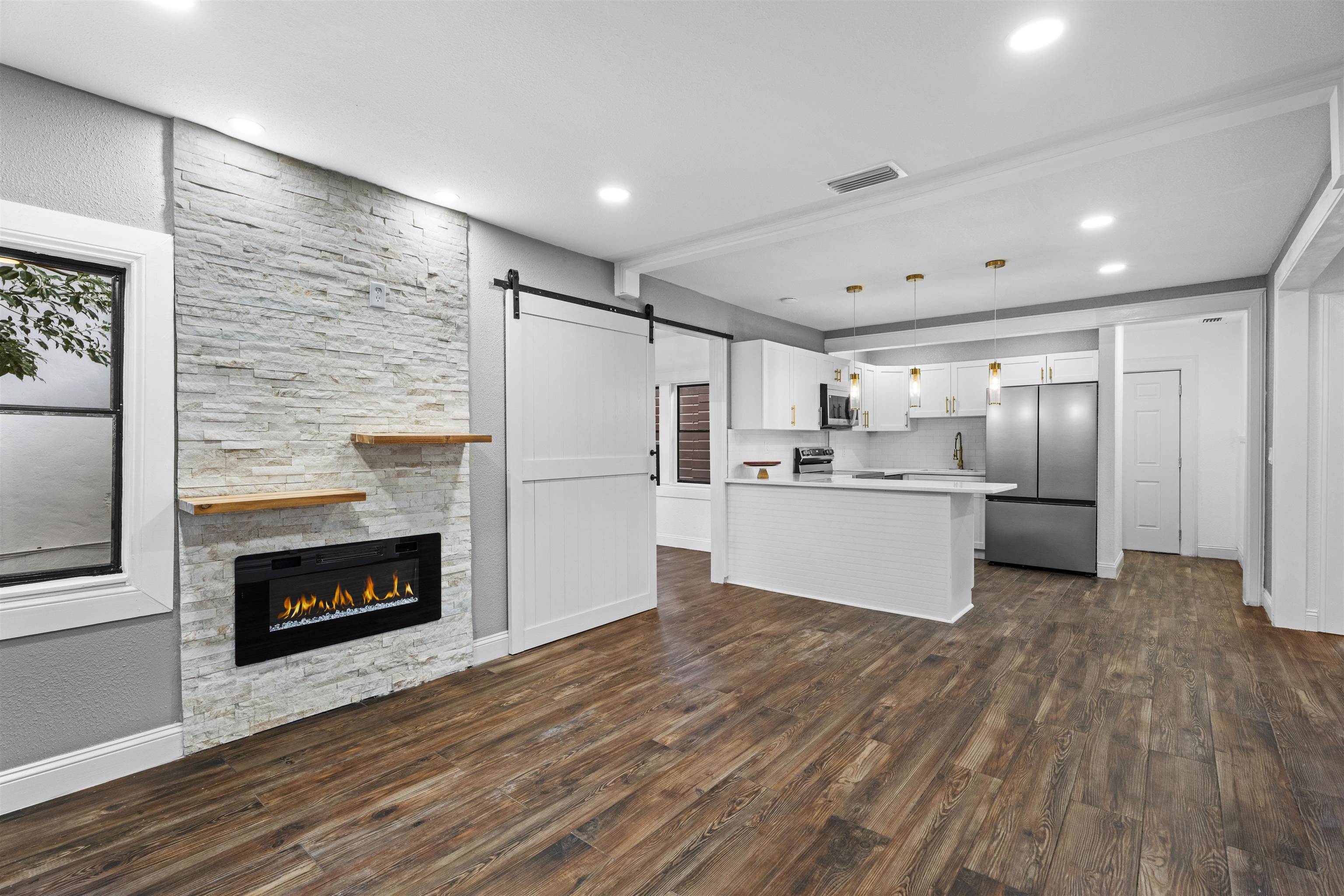 Image 10 of 50 For 136 Washington St