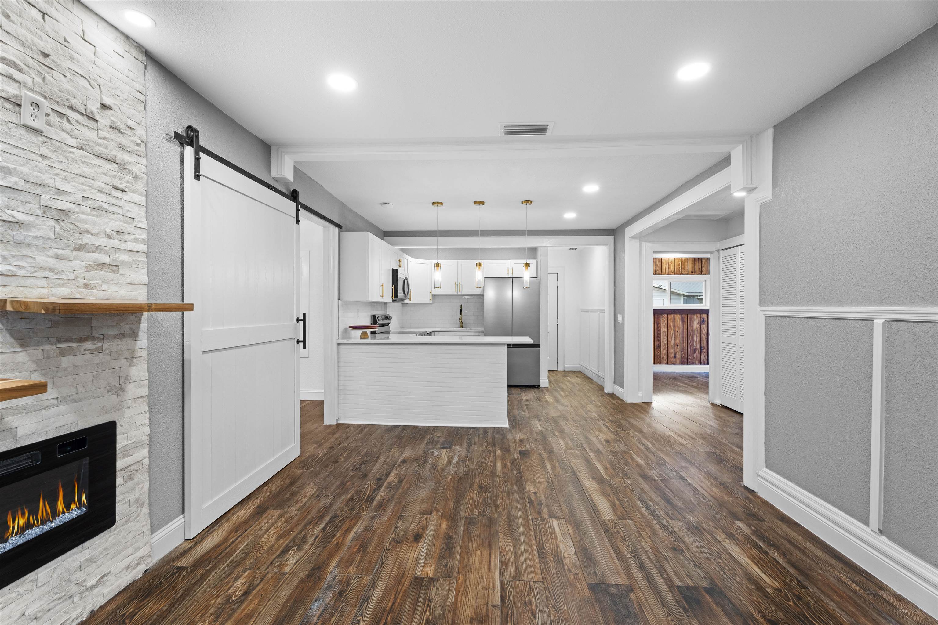 Image 11 of 50 For 136 Washington St