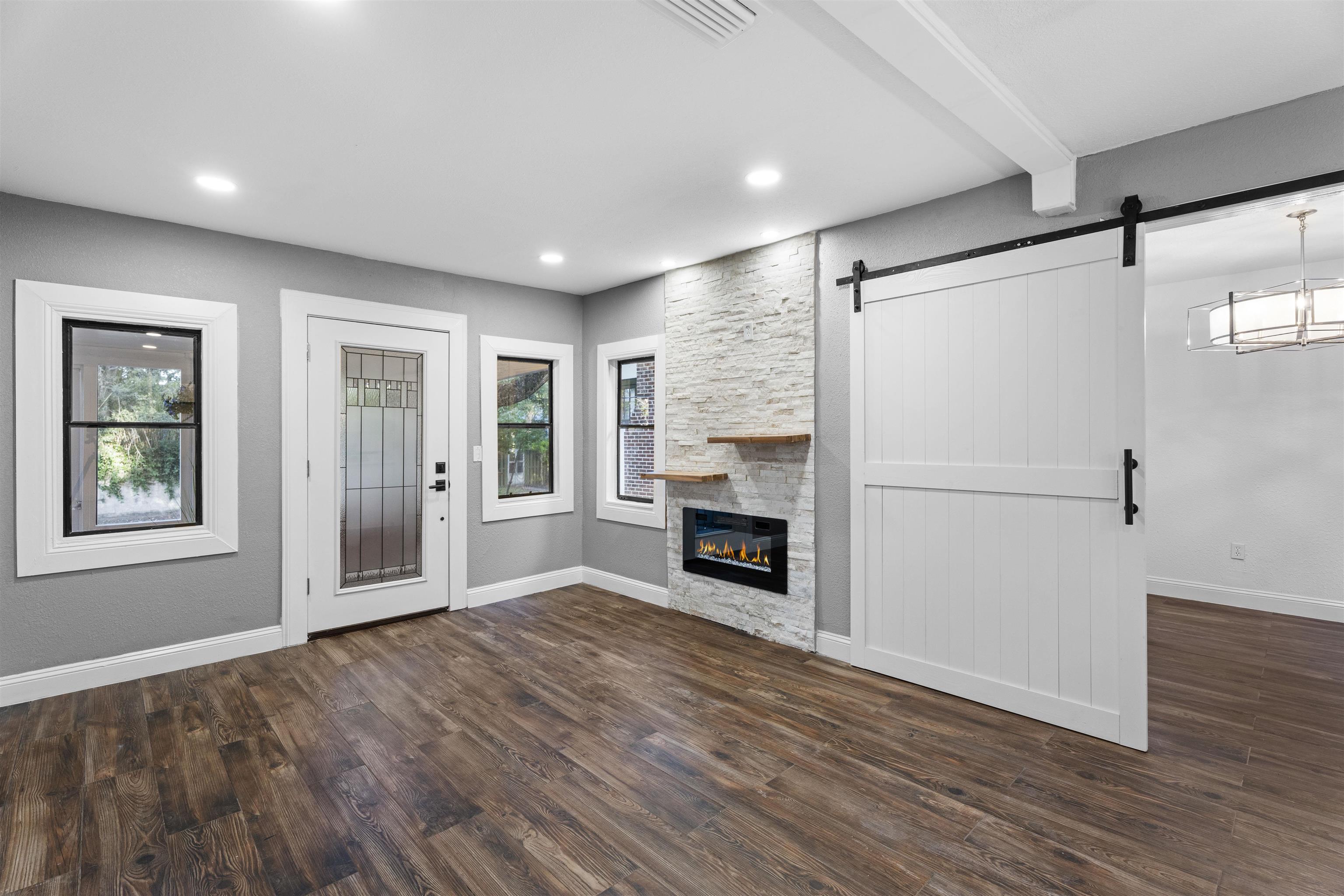 Image 12 of 50 For 136 Washington St