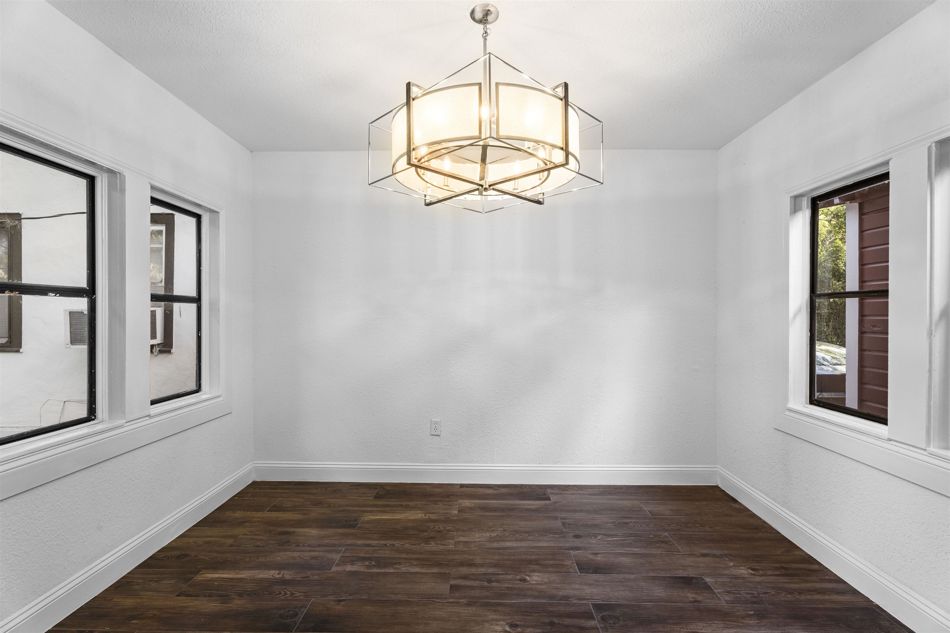 Image 13 of 50 For 136 Washington St