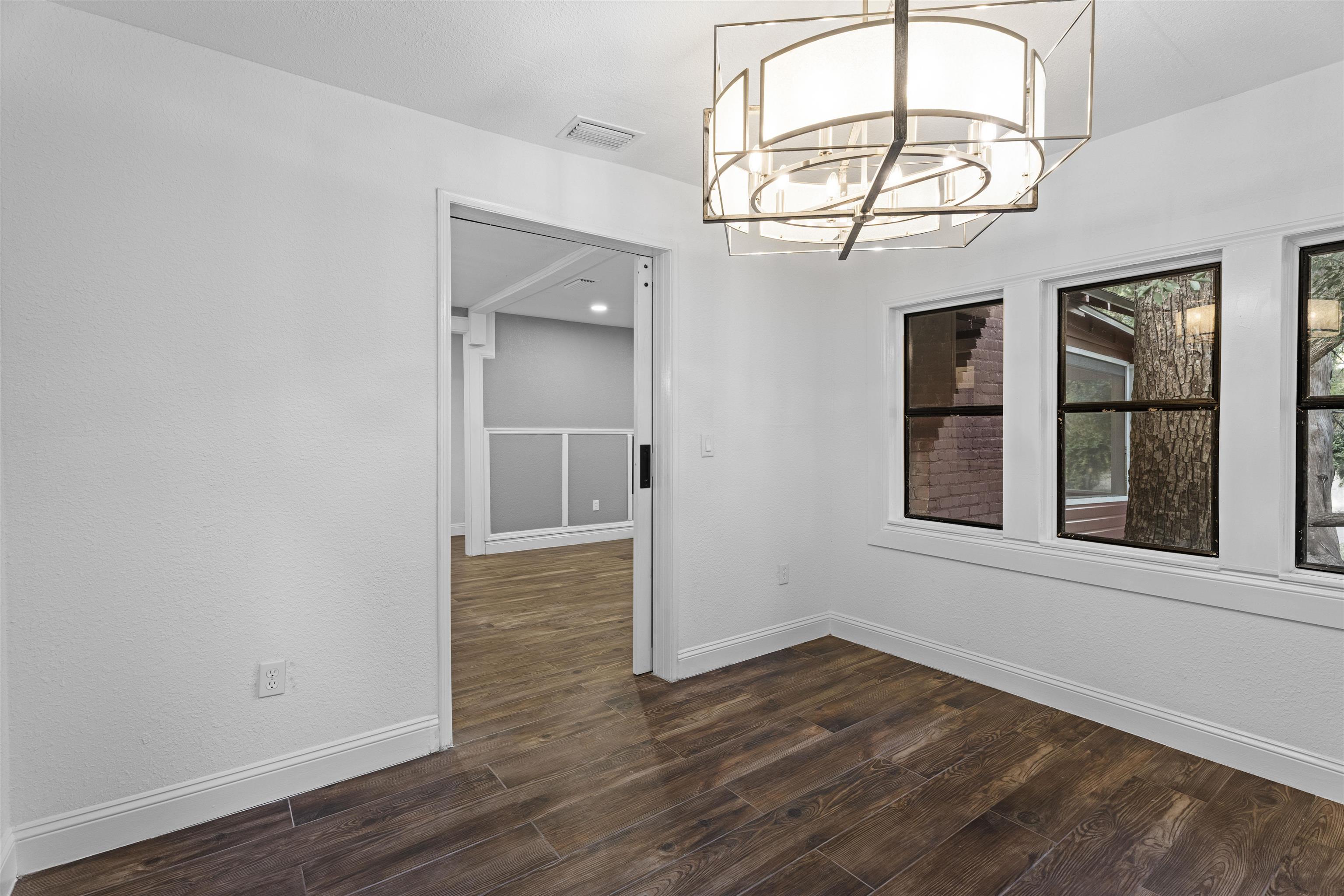 Image 14 of 50 For 136 Washington St