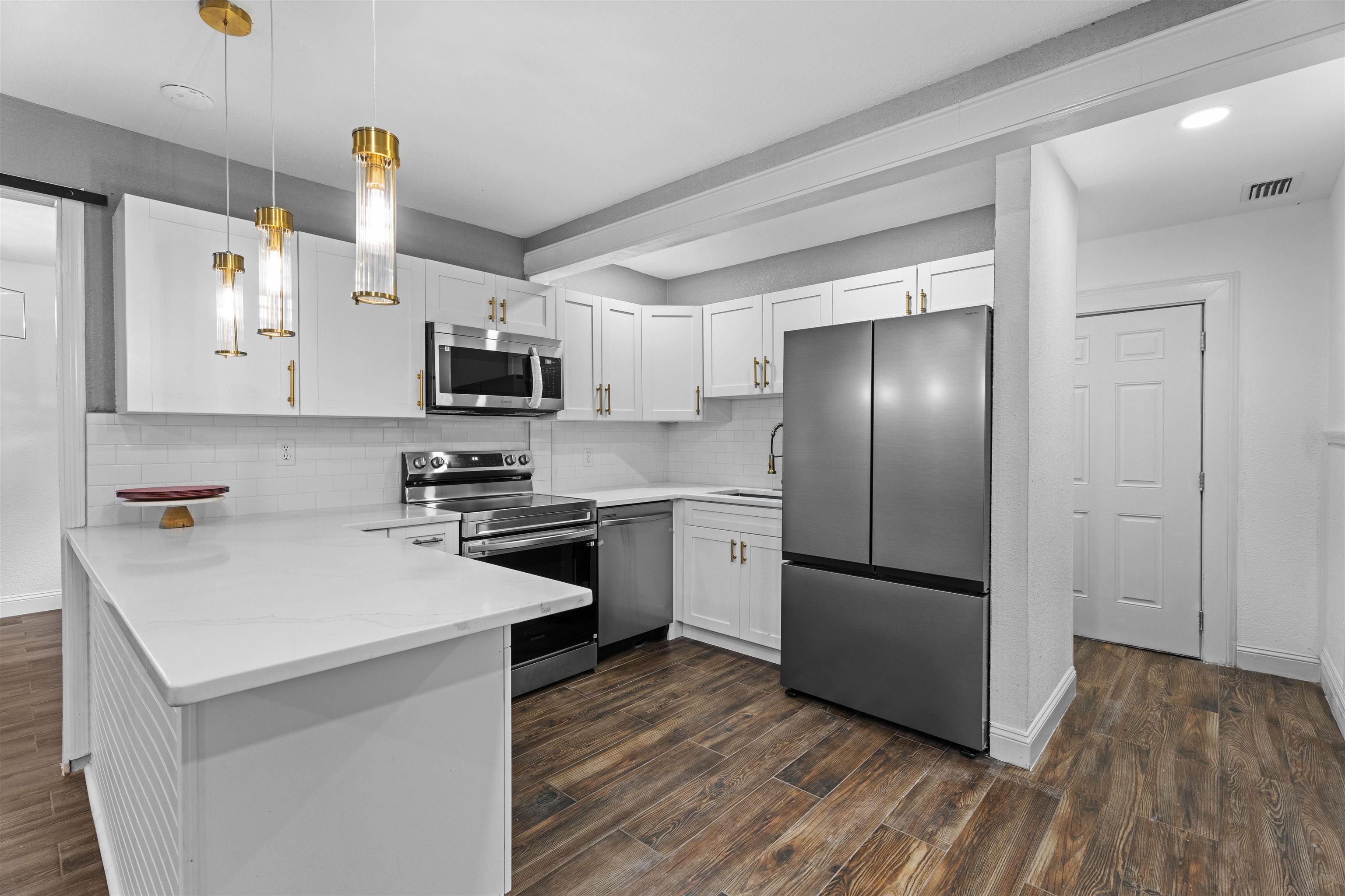 Image 16 of 50 For 136 Washington St