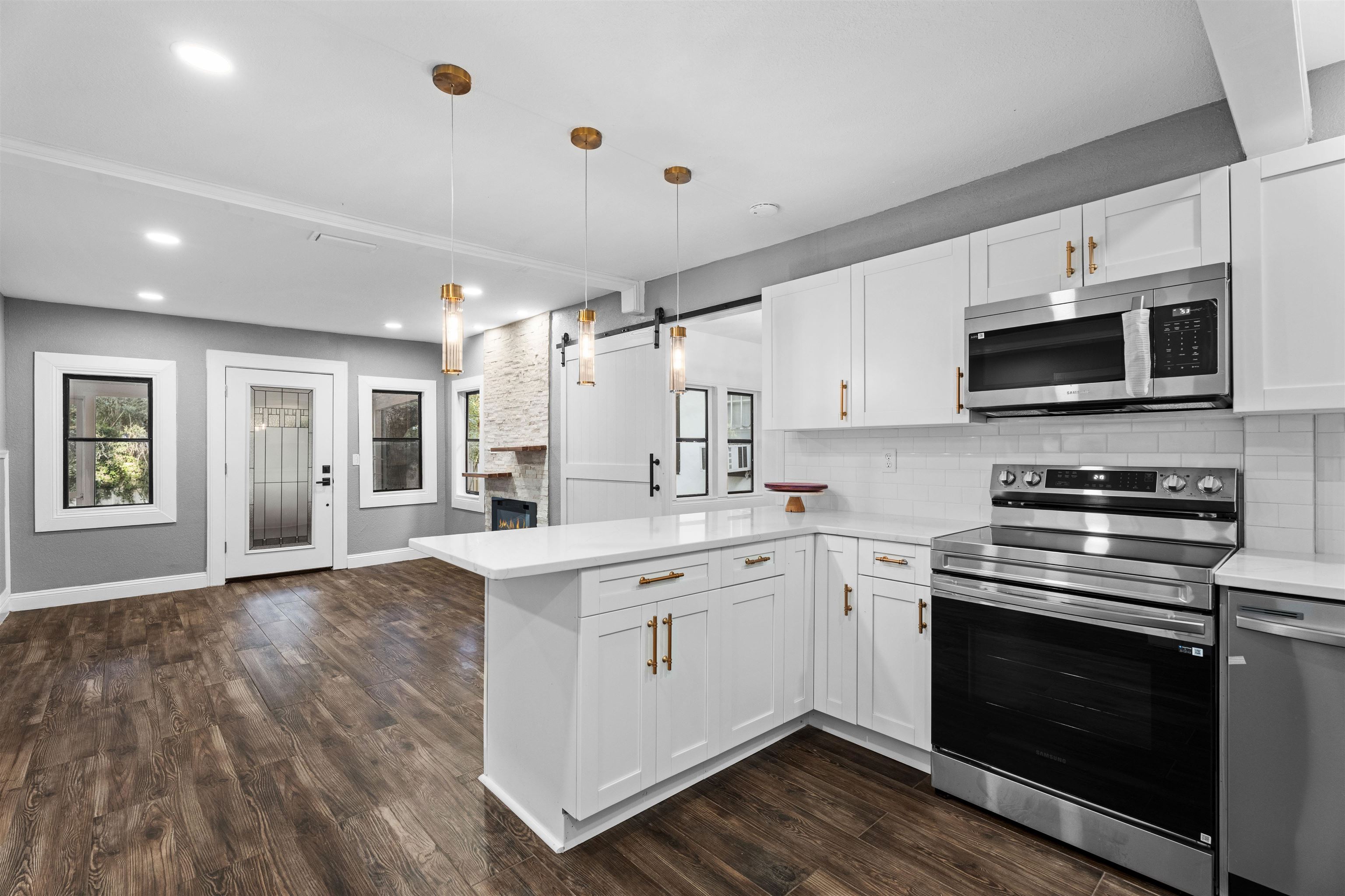 Image 17 of 50 For 136 Washington St